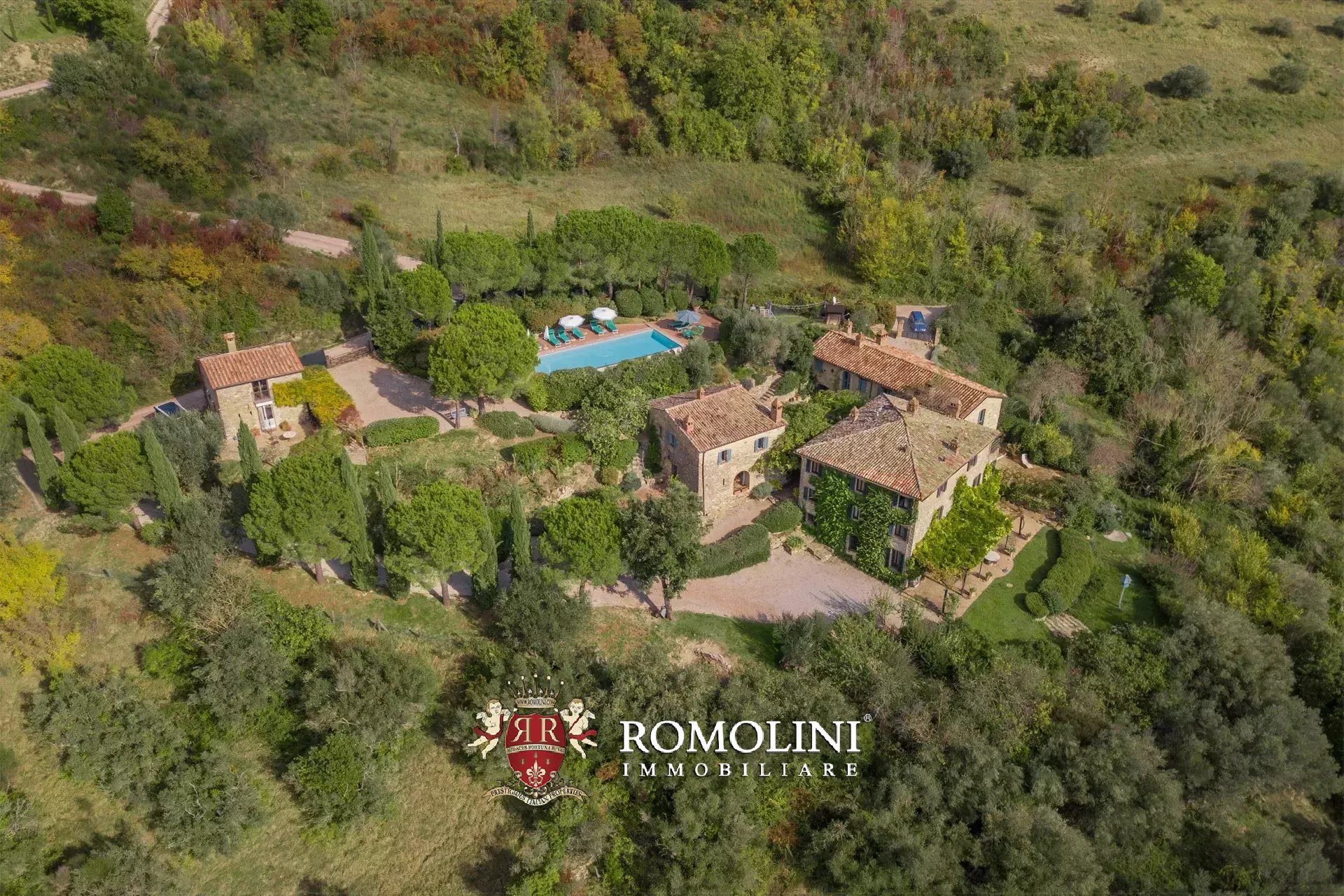BORGO RISTRUTTURATO CON PISCINA IN VENDITA A UMBERTIDE