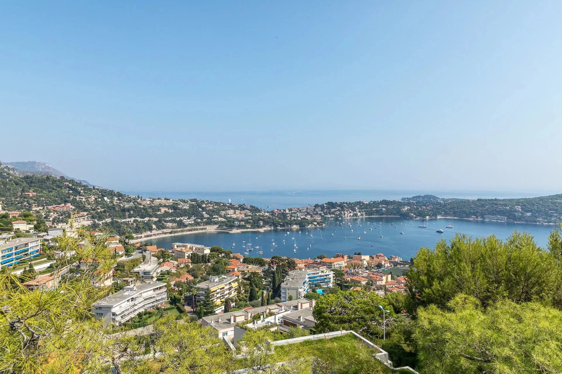 VILLEFRANCHE SUR MER - Domaine fermé / DERNIER ETAGE Appartement 3-4 pièces 90 m² avec terrasse,veranda,jardin, vue Panoramique mer// Gardien /VILLEFRANCHE SUR MER