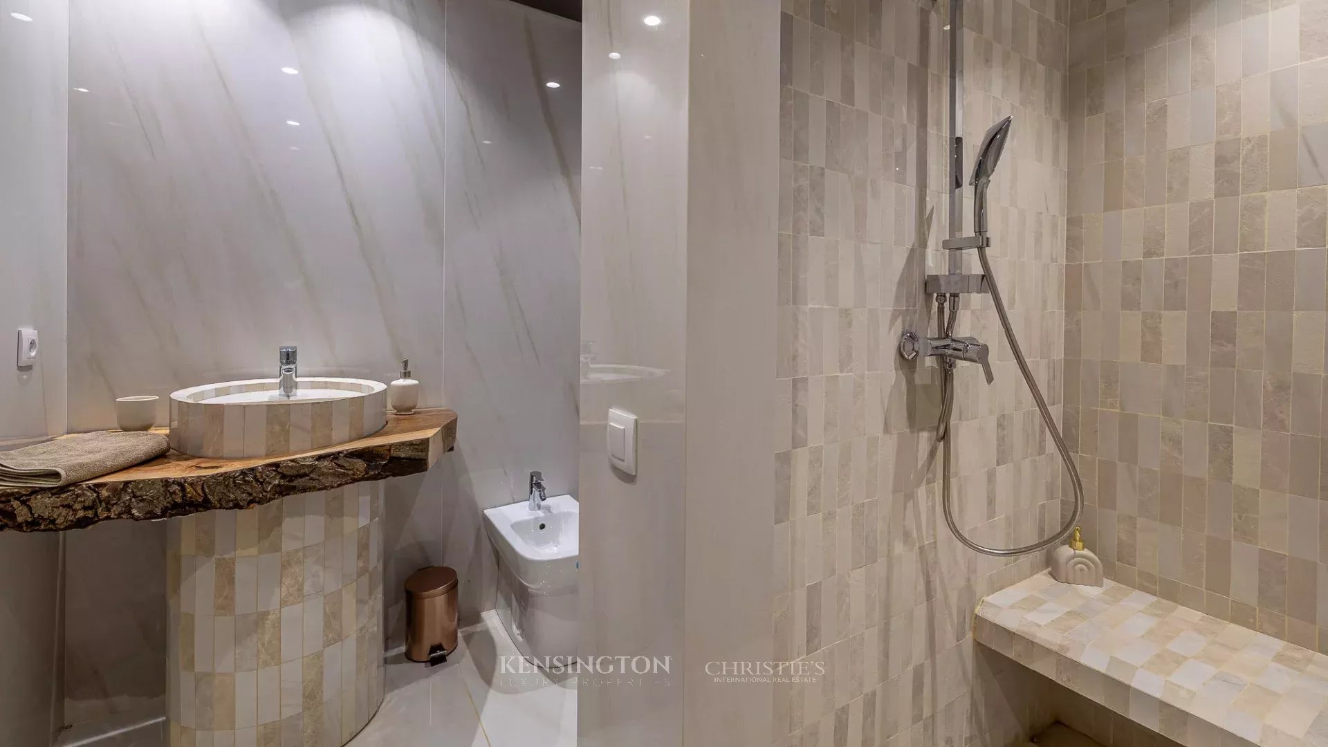 5 Bedroom Villa/Townhouse's Image 26
