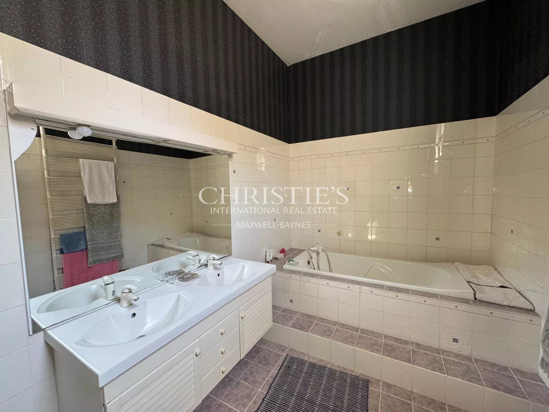 4 Bedroom Villa/Townhouse's Image 17