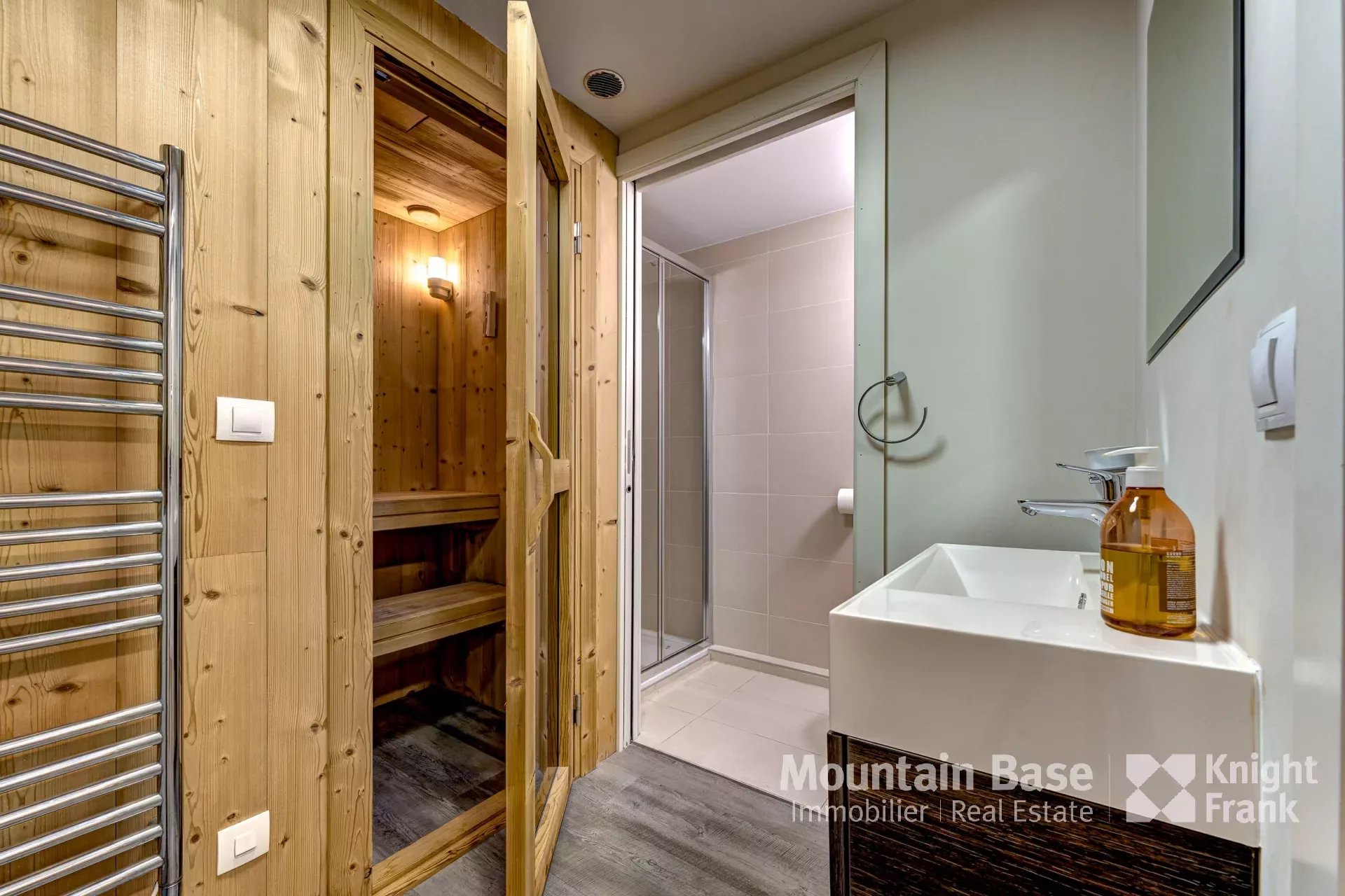 Photo of A modern 4-bedroom, 4-bathroom chalet in the popular location of Les Praz