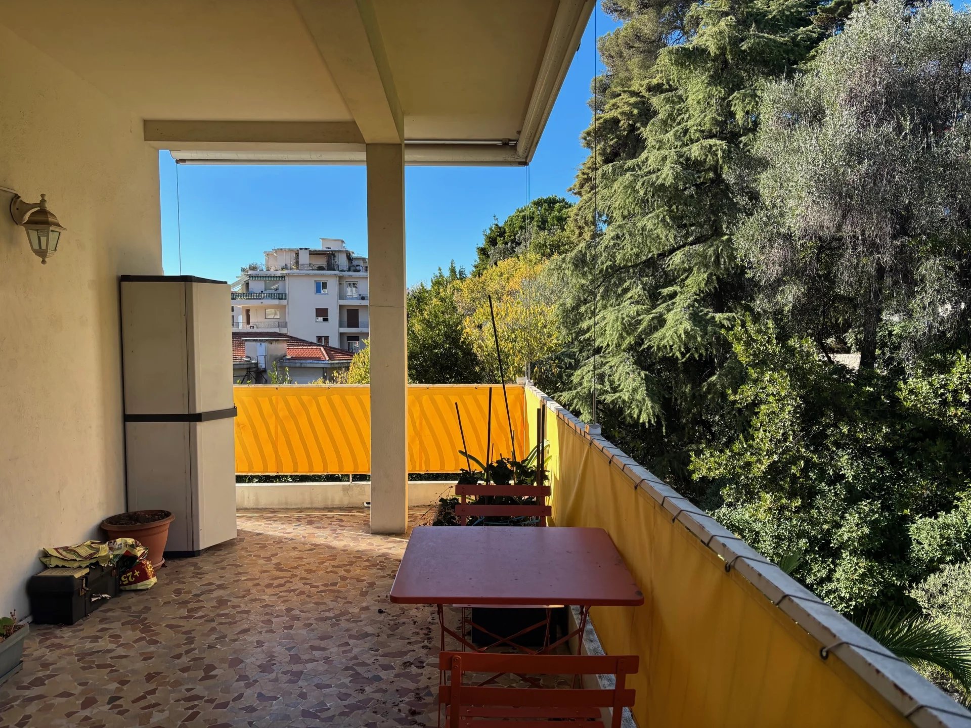 BAS CIMIEZ/ PROCHE COMMERCES