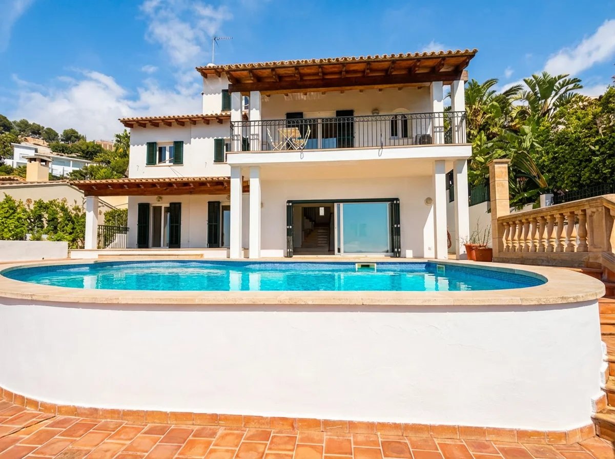Balcony overlooking the Mediterranean in Anchorage Hill