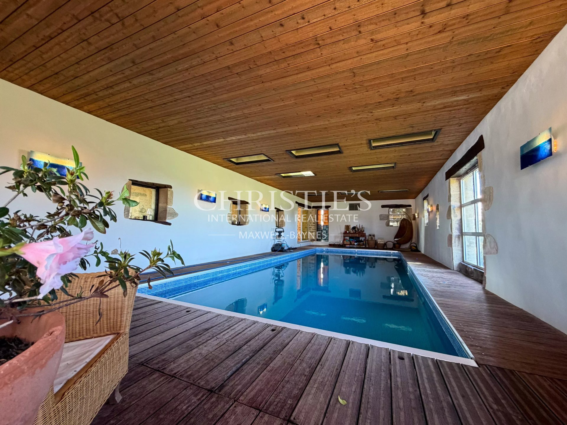 6 Bedroom Villa/Townhouse's Image 15