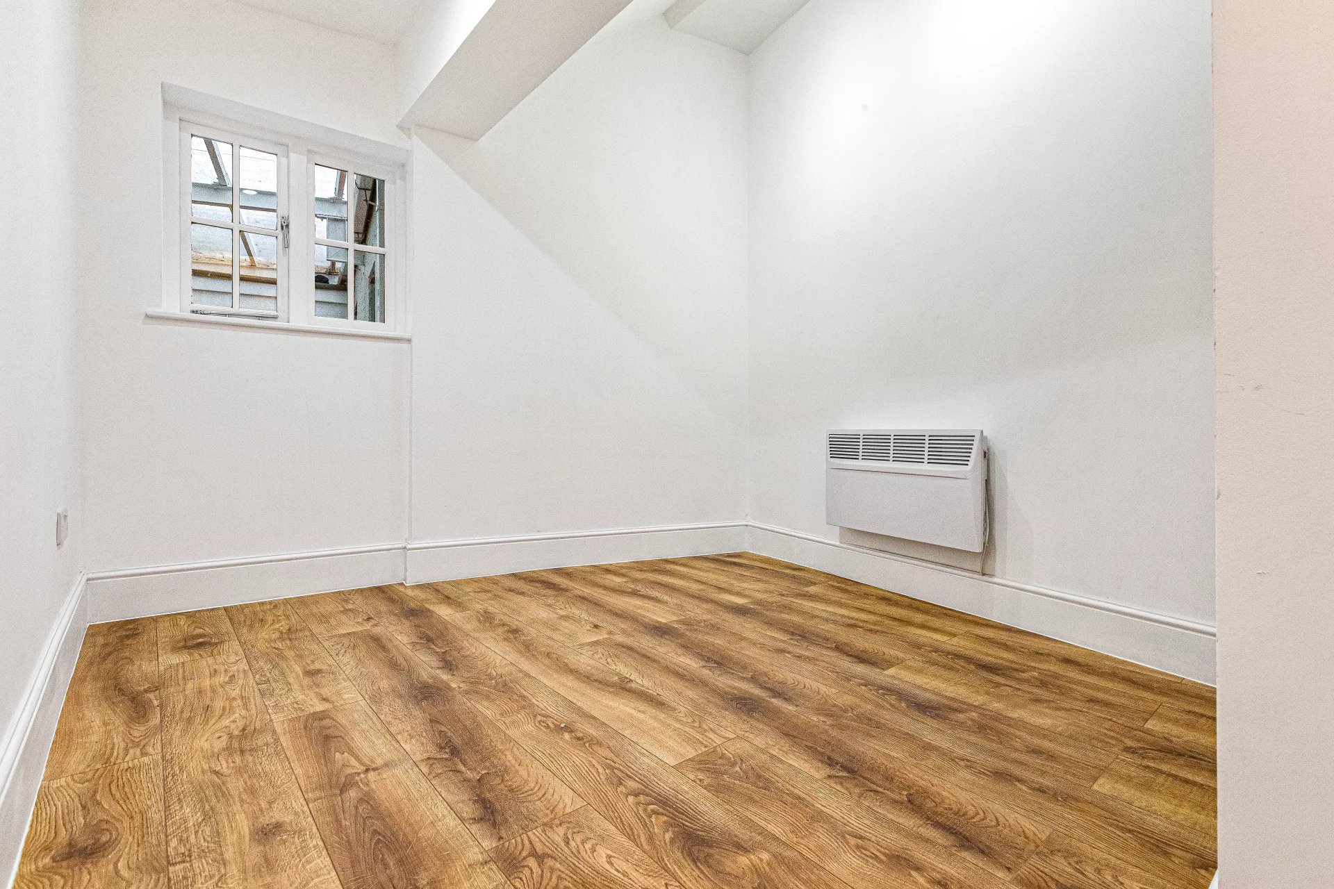 Glooston | Leicestershire | Village Home | 5 Bedrooms | 6 Bathrooms | 4,221 sqft | £1.7M | Ref: 86704885