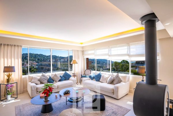 Fully renovated luxury top floor apartment with huge furnished terrace — photo 2