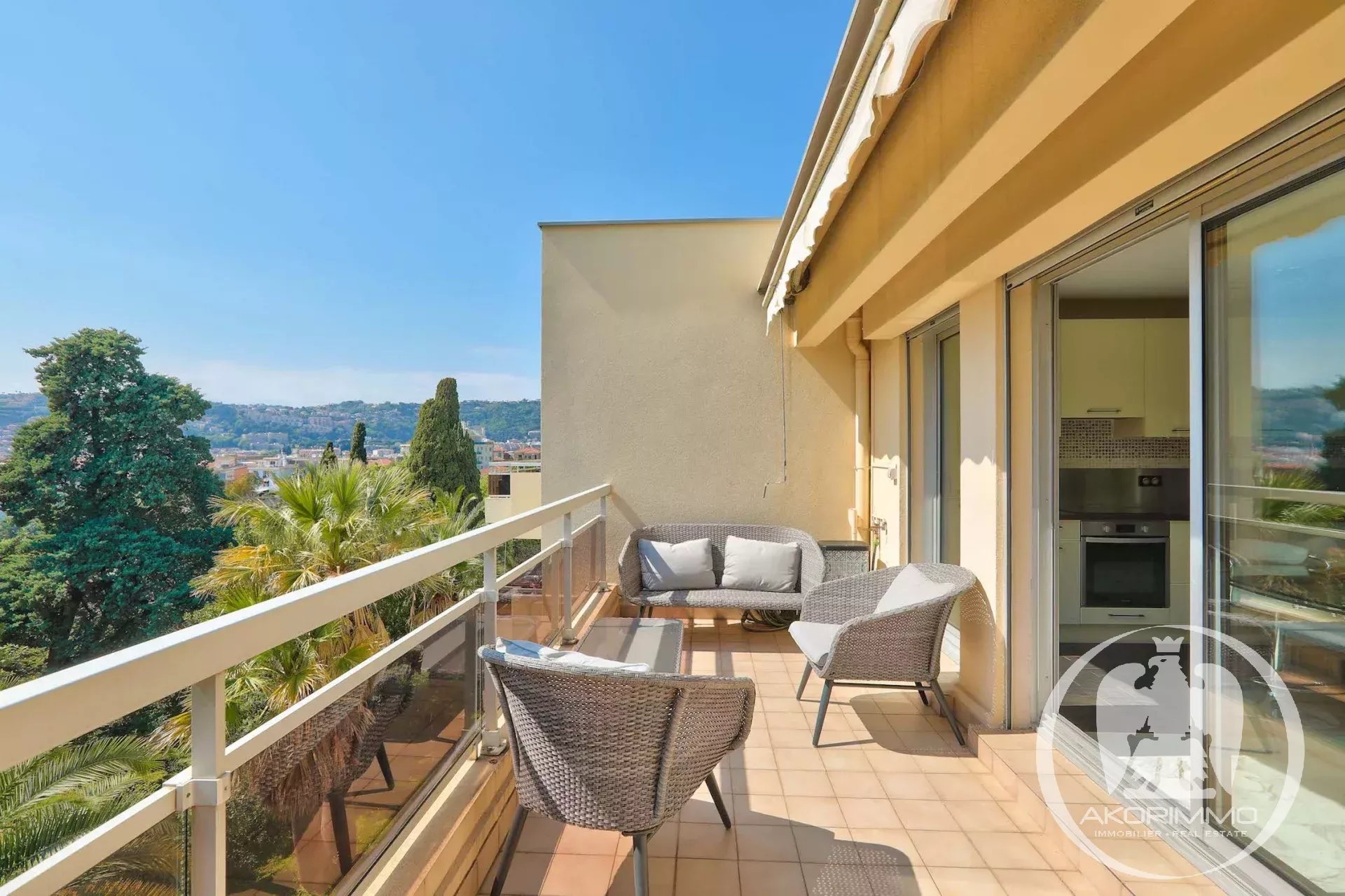 Nice Valrose - 4 rooms on top floor with terrace