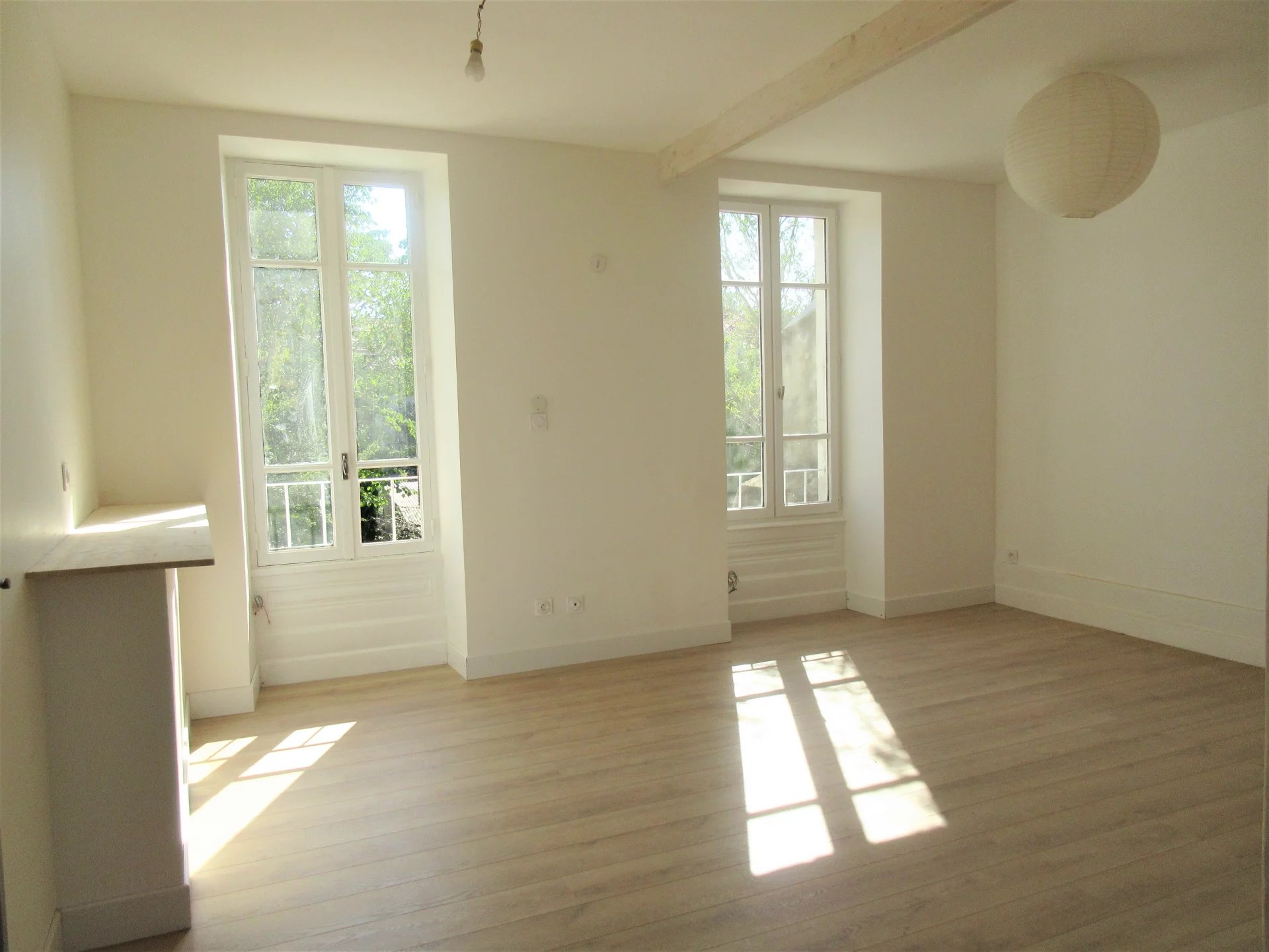 VALENCE IMMEUBLE 165 M2 3 LOGEMENTS LOUES