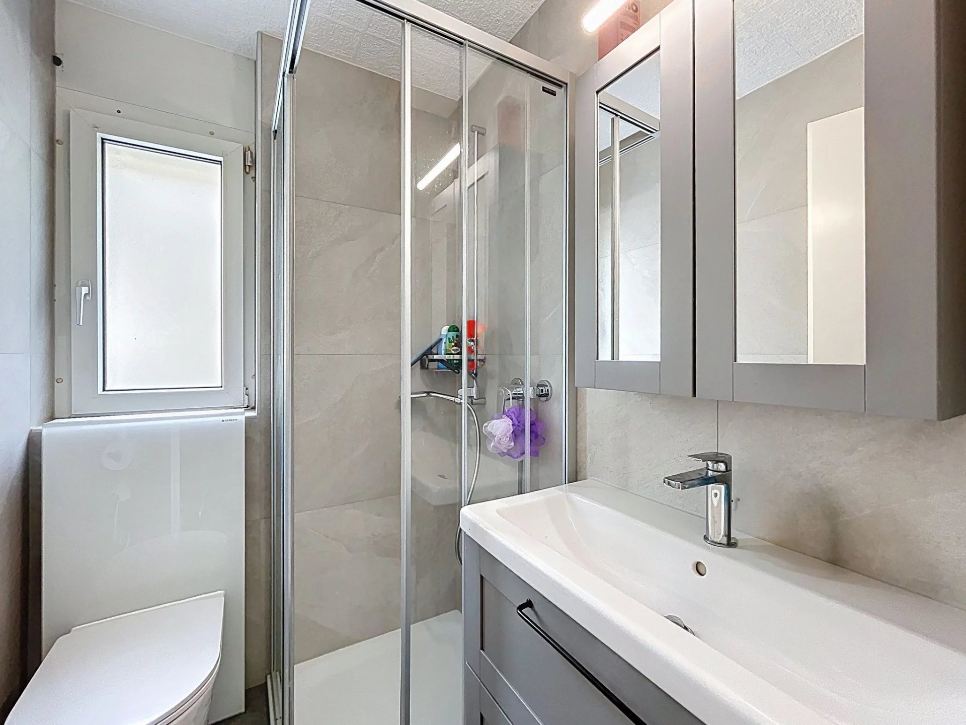 Charmante villa contiguë avec grand jardin