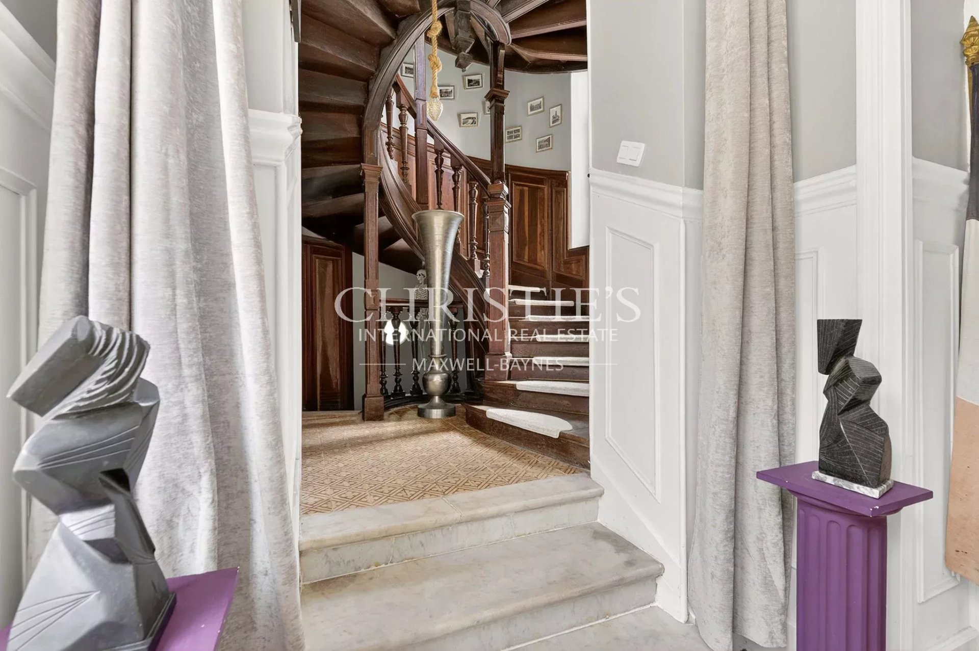 9 Bedroom Chateau's Image 53