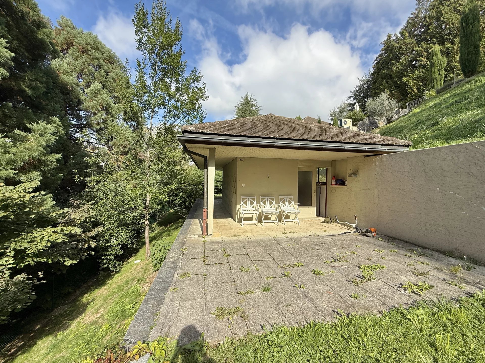 Villa panoramique avec piscine et pool house, grand terrain