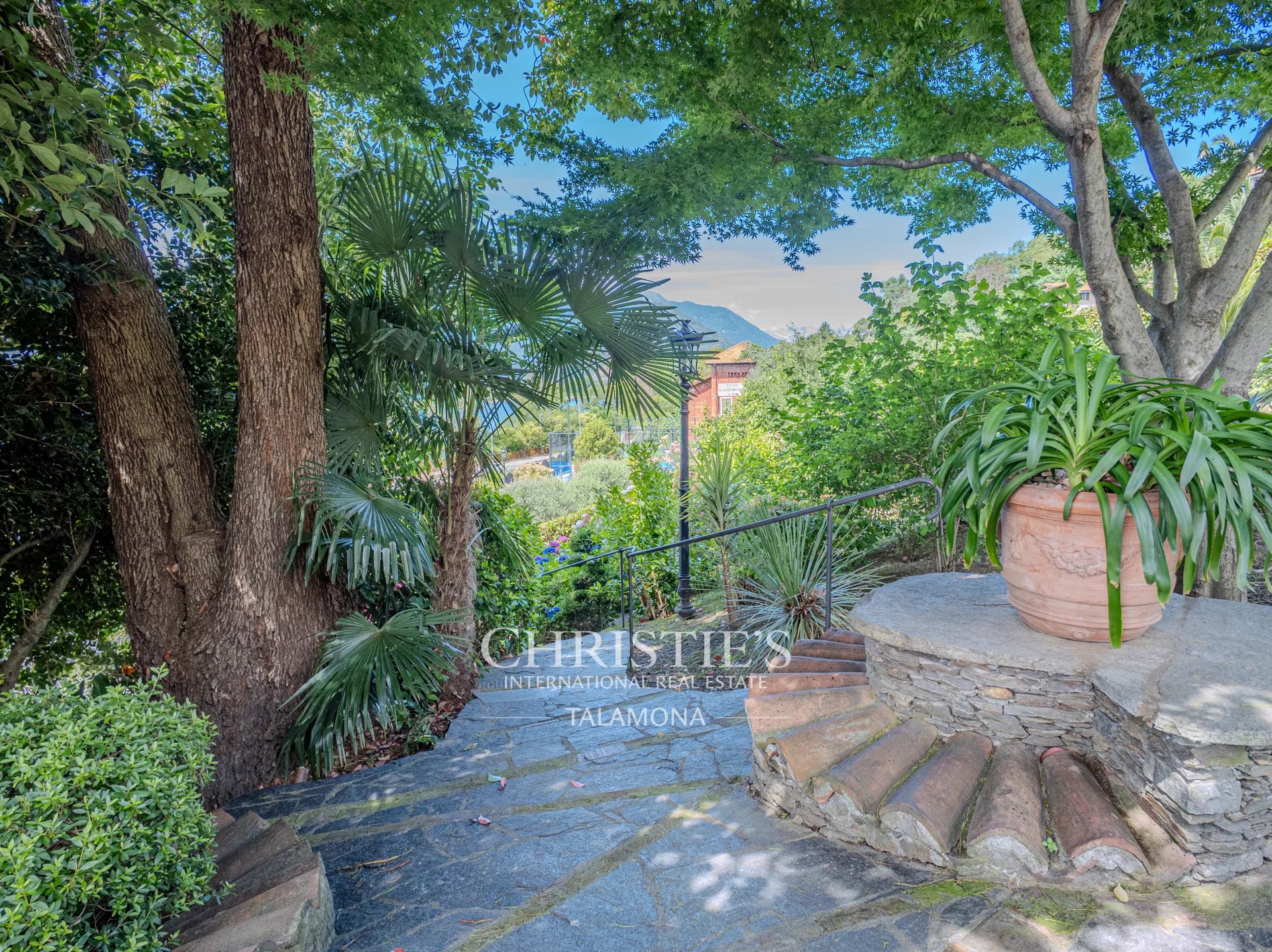 6 Bedroom Villa/Townhouse's Image 63