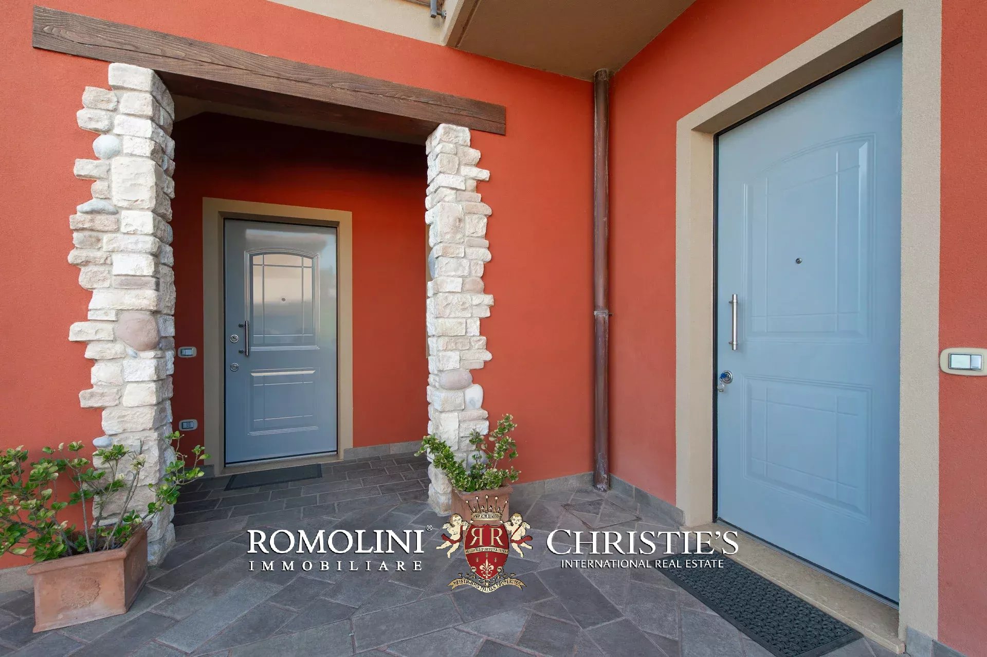 10 Bedroom Villa/Townhouse's Image 21
