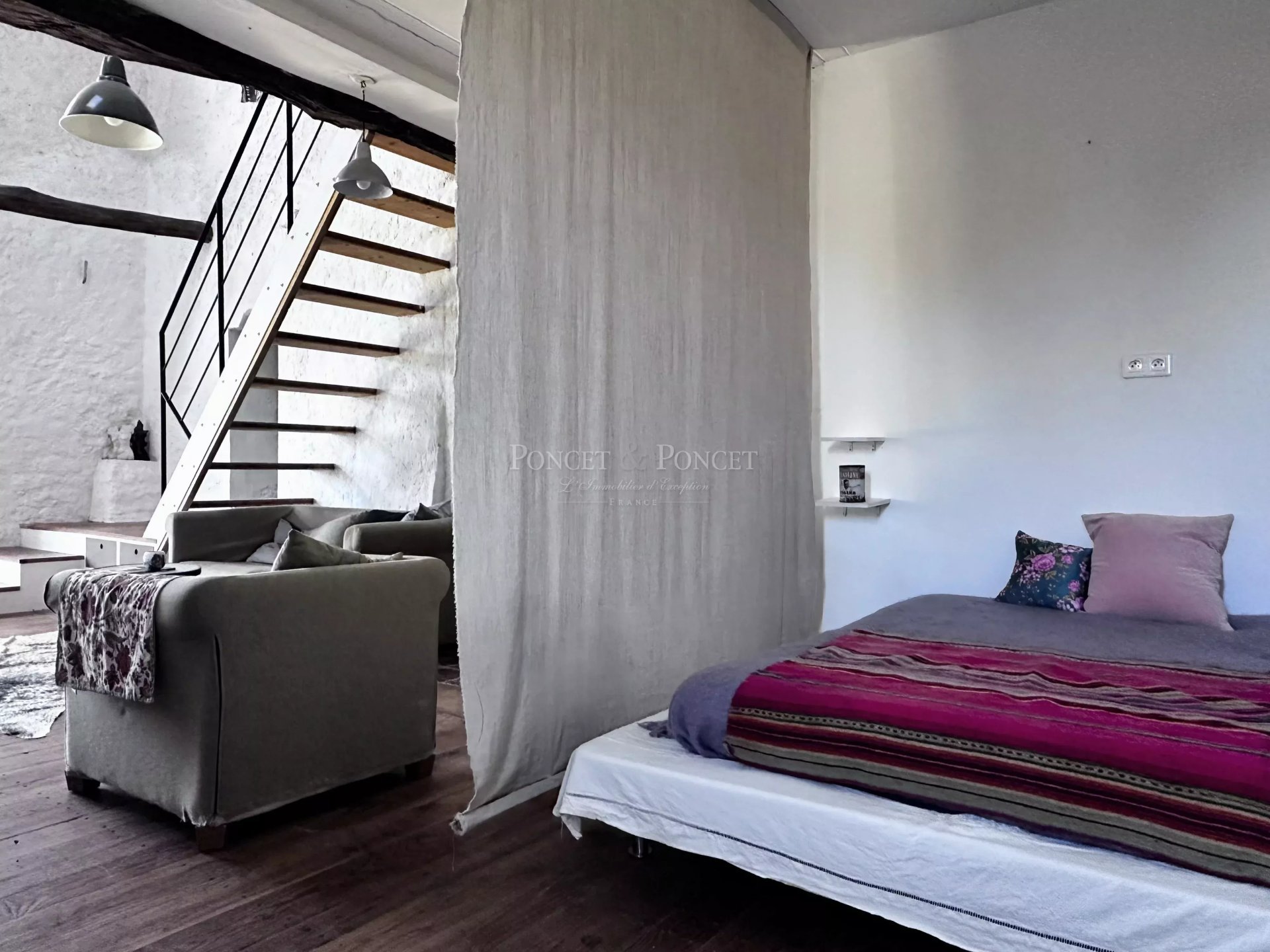 7 Bedroom Villa/Townhouse's Image 21