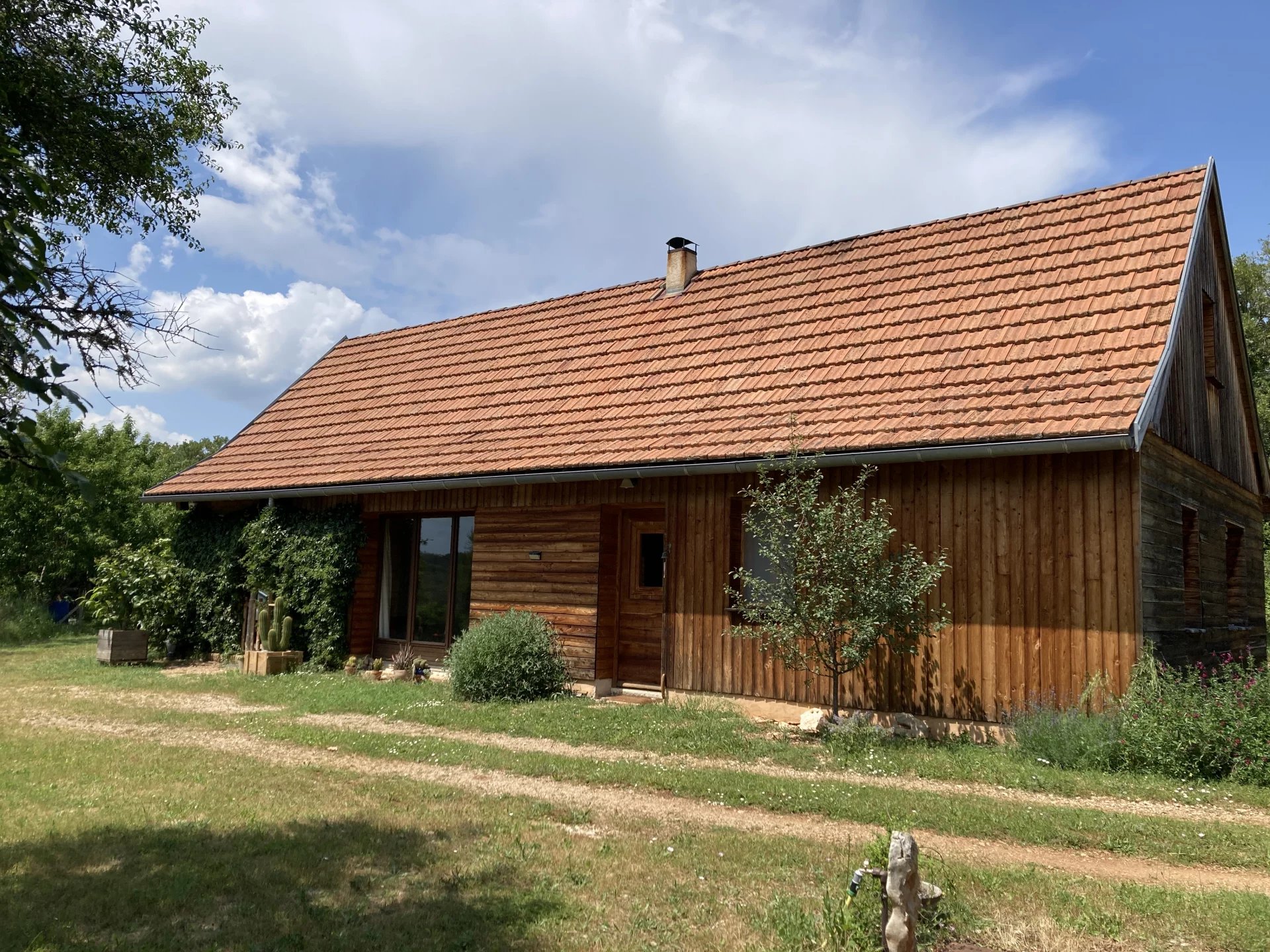 Belle maison écologique dans un endroit paisible sur 1ha de terrain