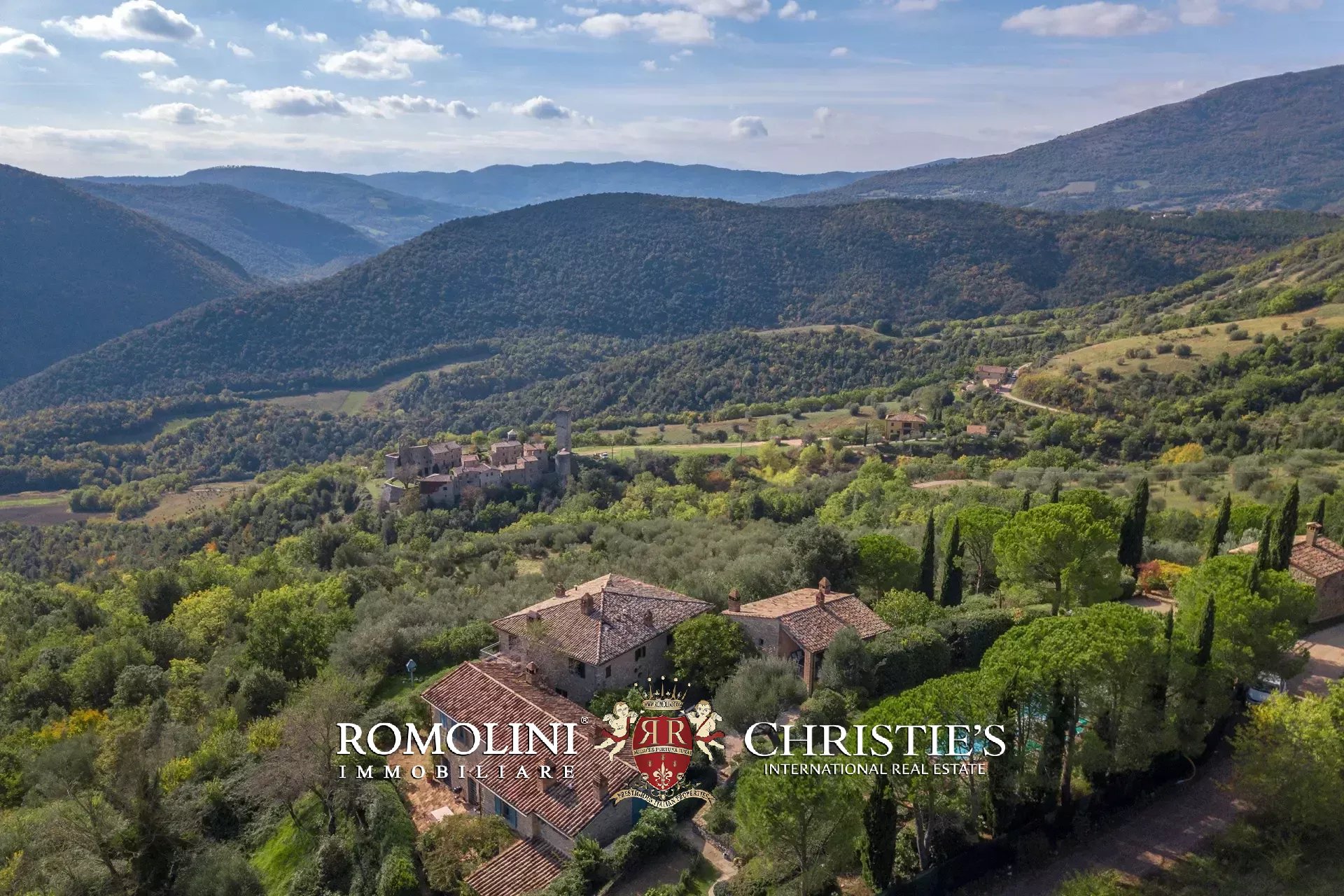  FINELY RESTORED RURAL COMPLEX FOR SALE IN UMBERTIDE UMBRIA