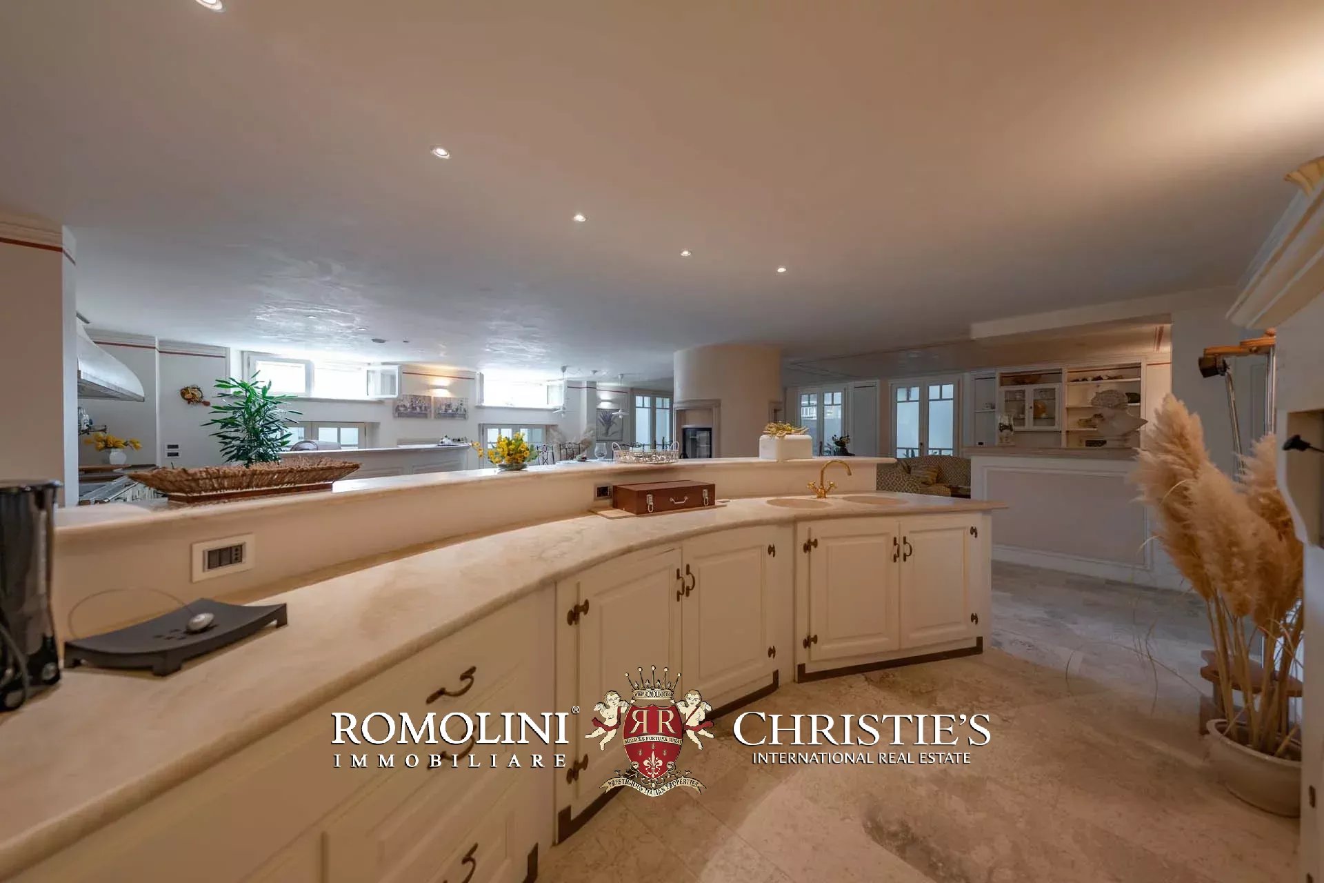 10 Bedroom Villa/Townhouse's Image 75