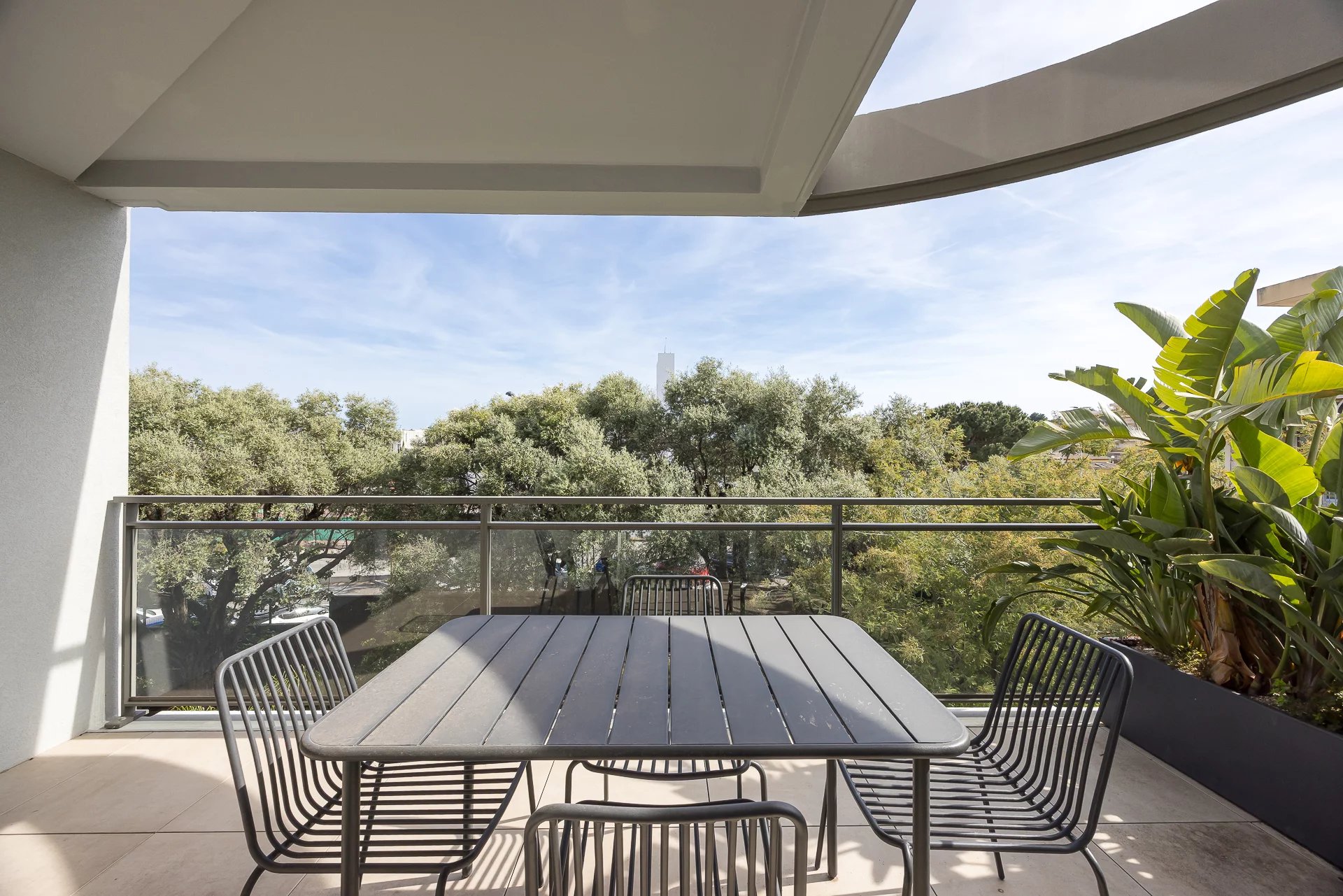 ANTIBES – DUPLEX DERNIER ÉTAGE – TERRASSES SUD – RÉSIDENCE RECENTE