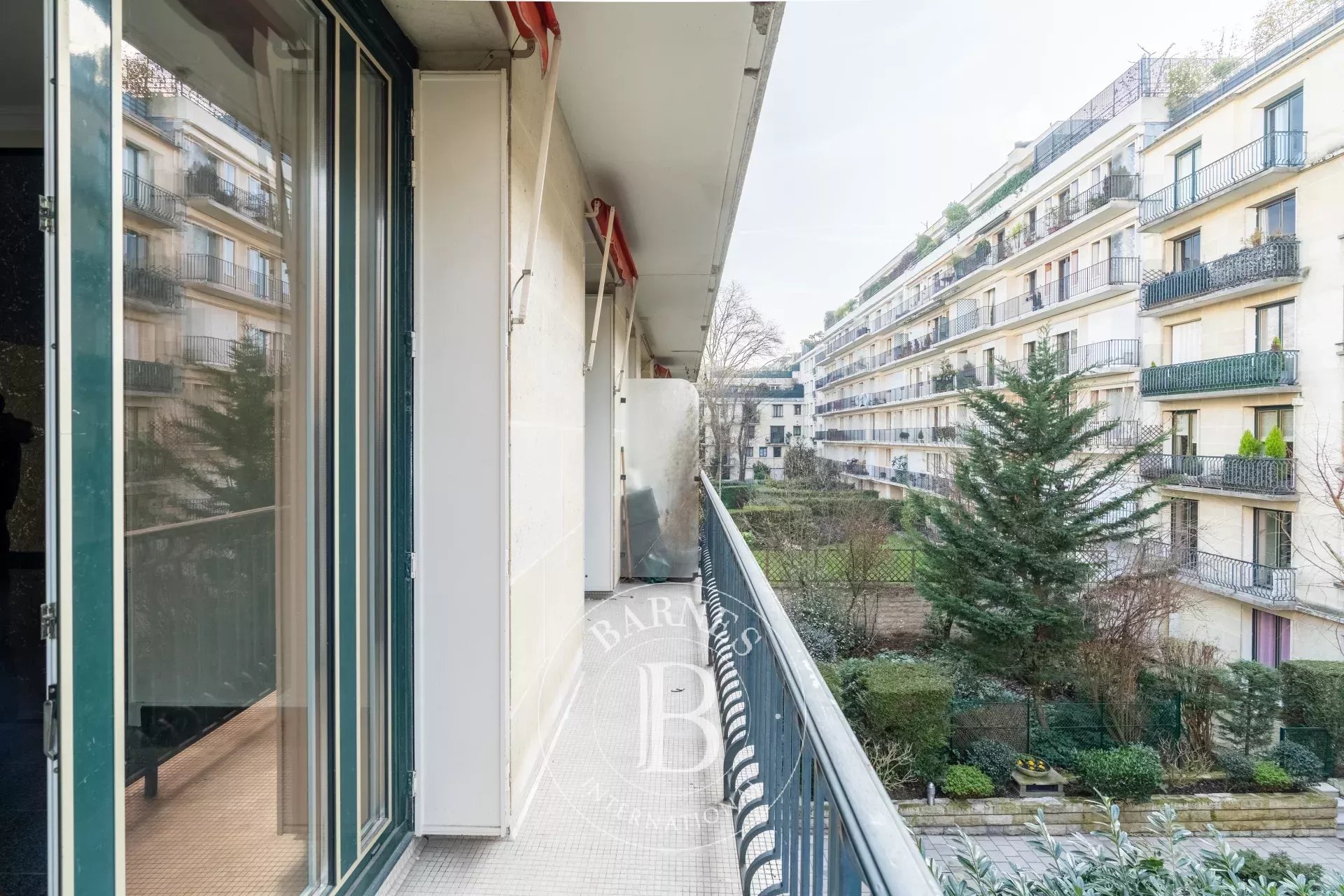 Exclusive listing - Neuilly-Golden Triangle - 3-bed apartment - Quiet and green surroundings - Balcony - picture 5