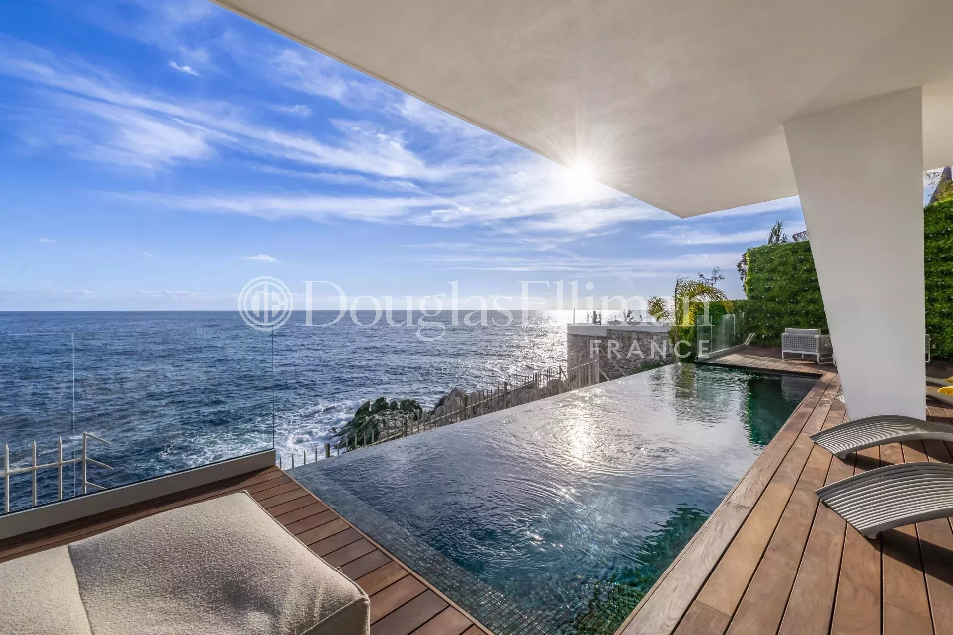 NICE – CAP-DE-NICE –  Exceptional Waterfront Property Facing the Sea - Picture n°2
