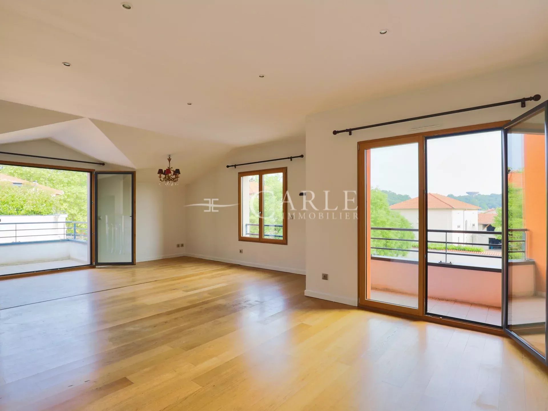 Appartement de 75 m² avec un box double fermé – Dernier étage