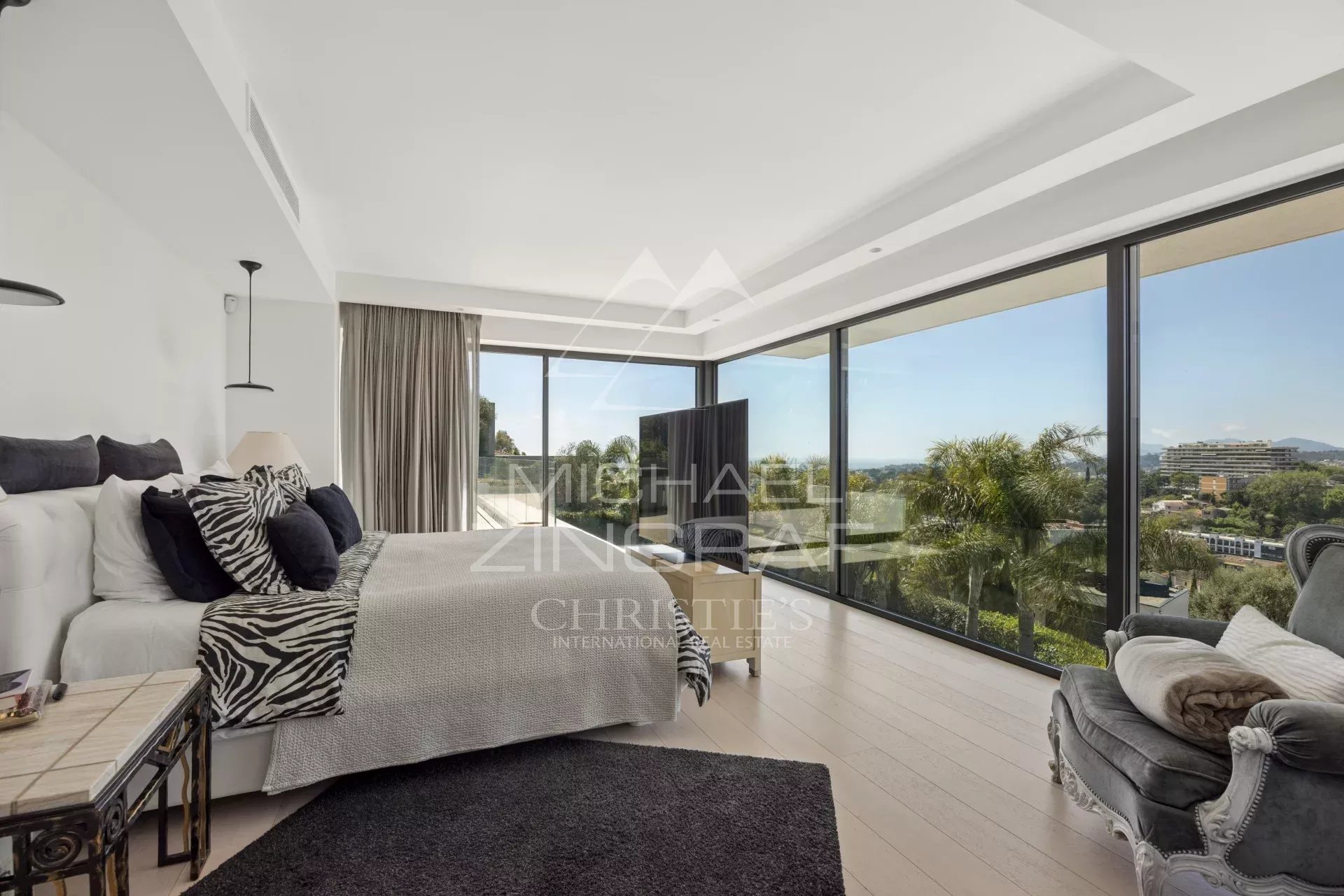 5 Bedroom Villa/Townhouse's Image 3