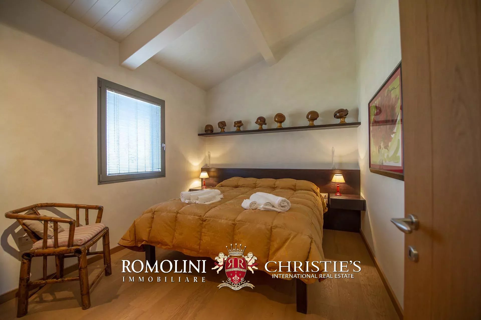 11 Bedroom Vineyard's Image 70