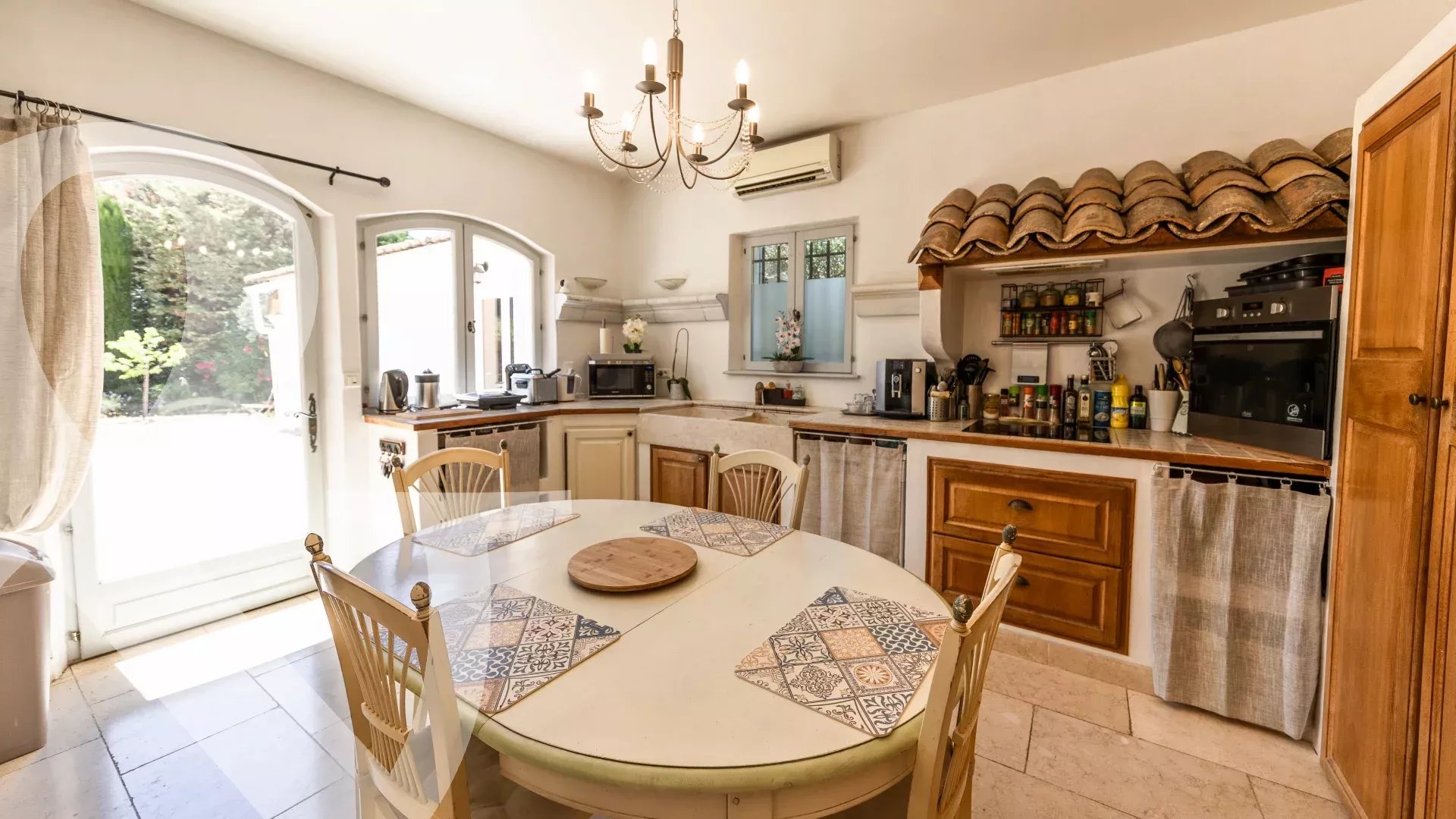 PROPRIETE AVEC 3 GITES