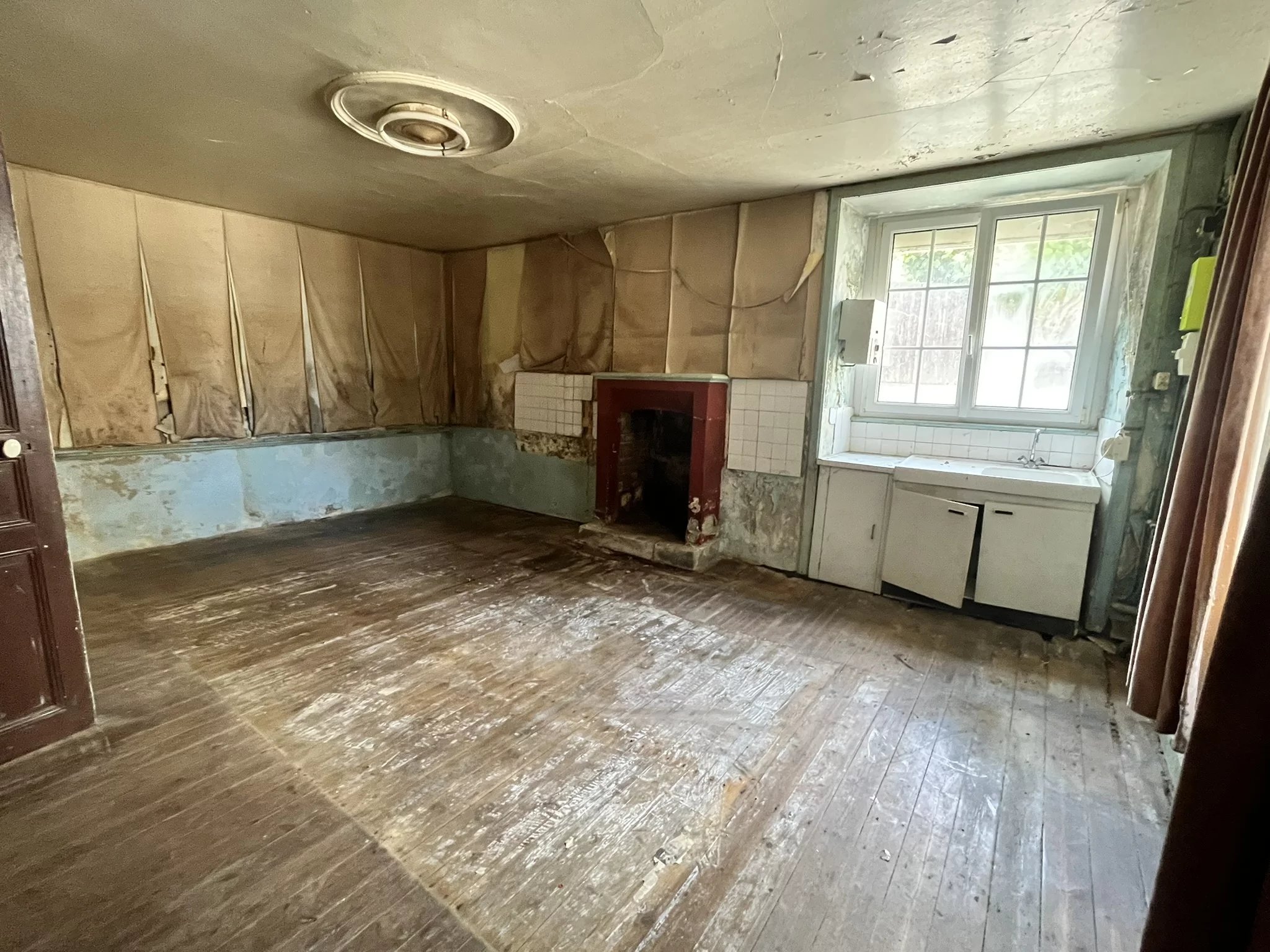 Studio à rénover – Fort potentiel – Centre de Plouër-sur-Rance