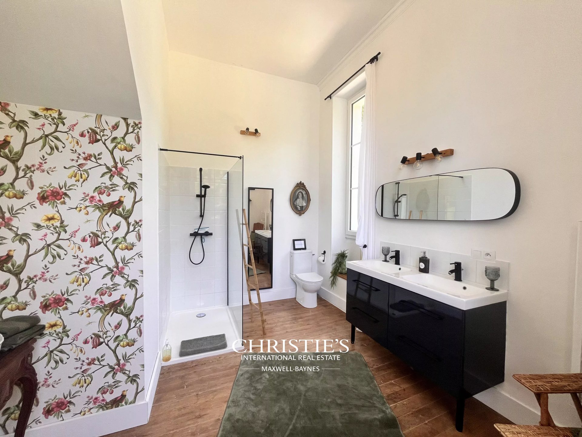 9 Bedroom Chateau's Image 13