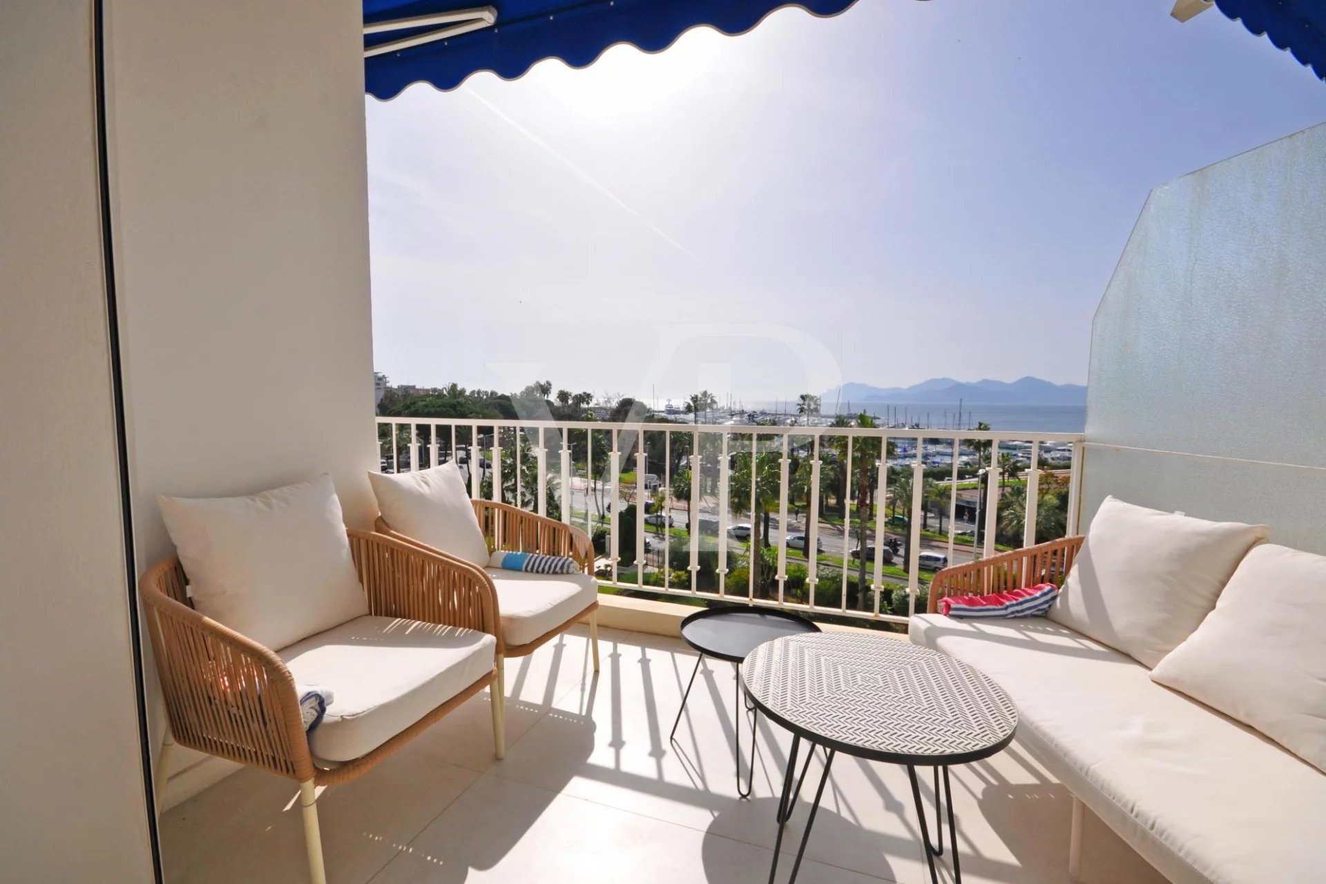 Cannes Croisette Elegante Vier Zimmer Wohnung mit Meerblick
