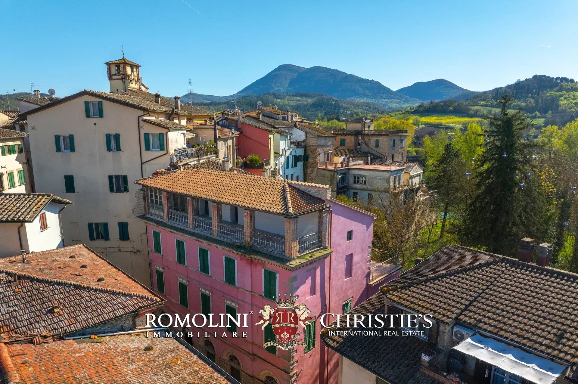  ELEGANT HISTORIC PROPERTY WITH TERRACES AND GARDEN FOR SALE IN UMBERTIDE