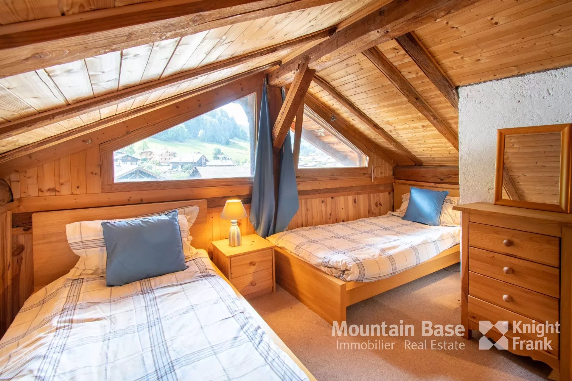Photo of 6 bedroom chalet in a sought-after area