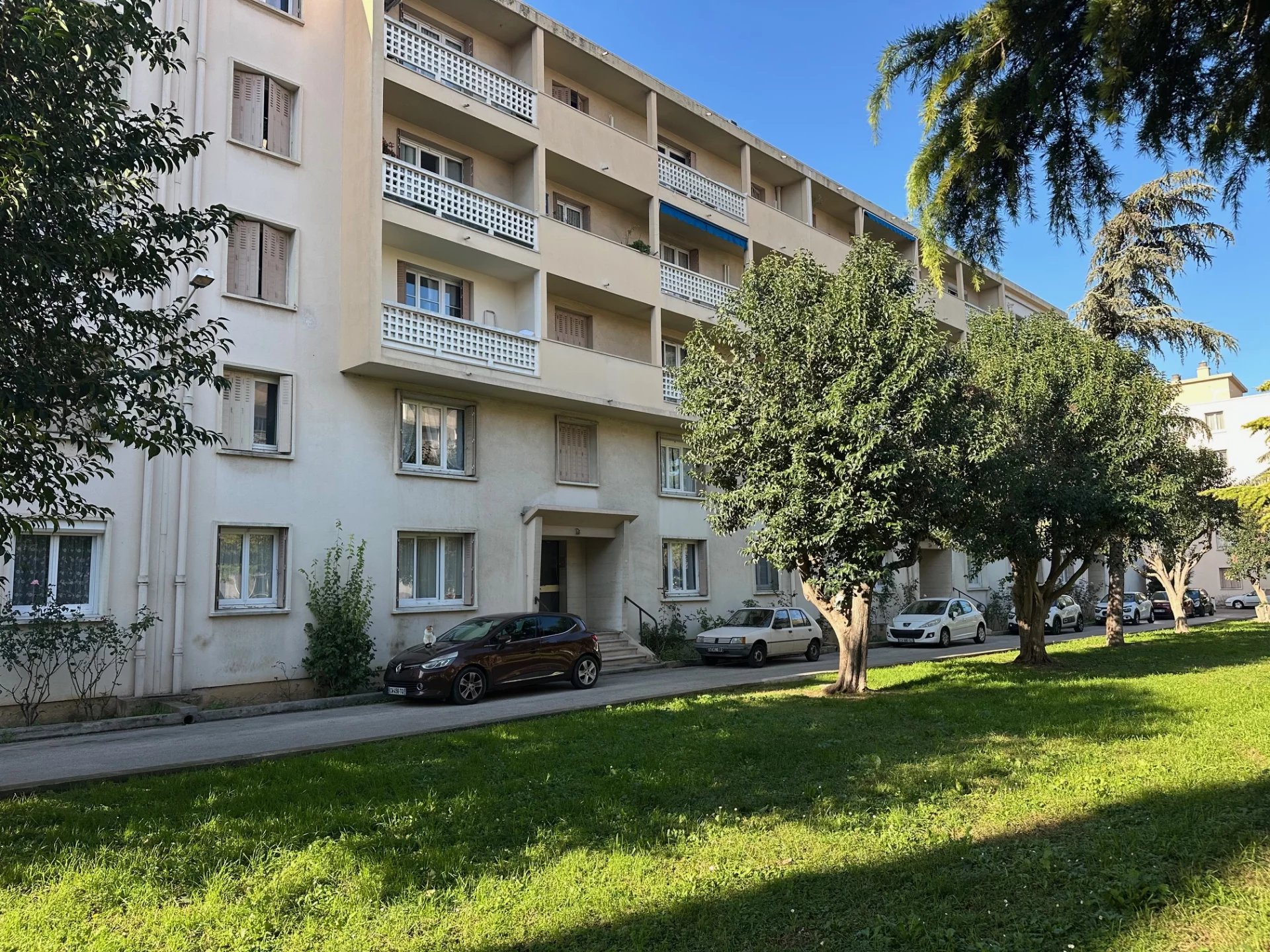 Parc Fleuri Avenue Paul Claudel, type 3, 67m², deux chambres, deux balcons, cave