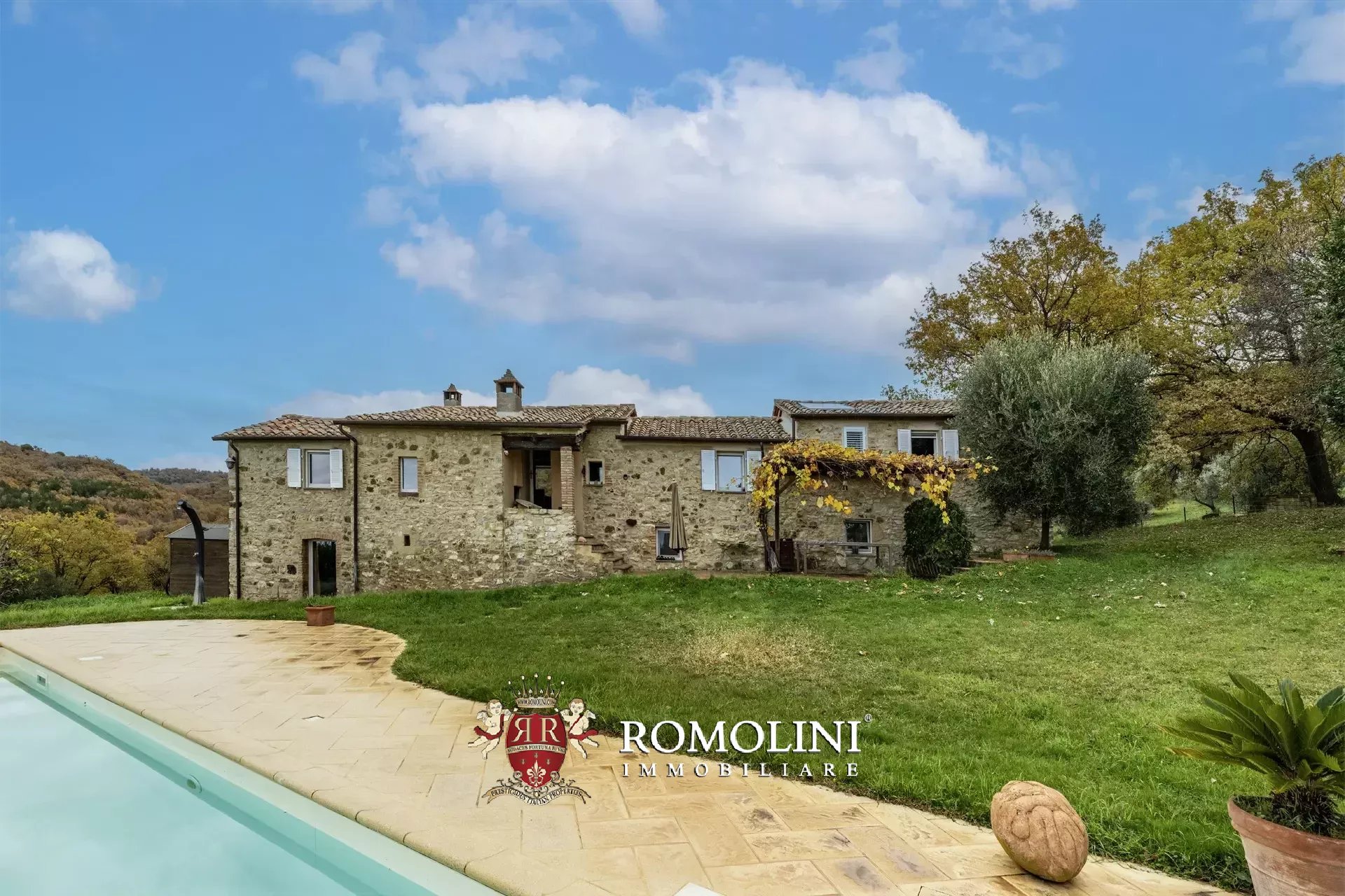 RUSTIC FARMHOUSE WITH POOL FOR SALE IN MOUNT AMIATA, MAREMMA