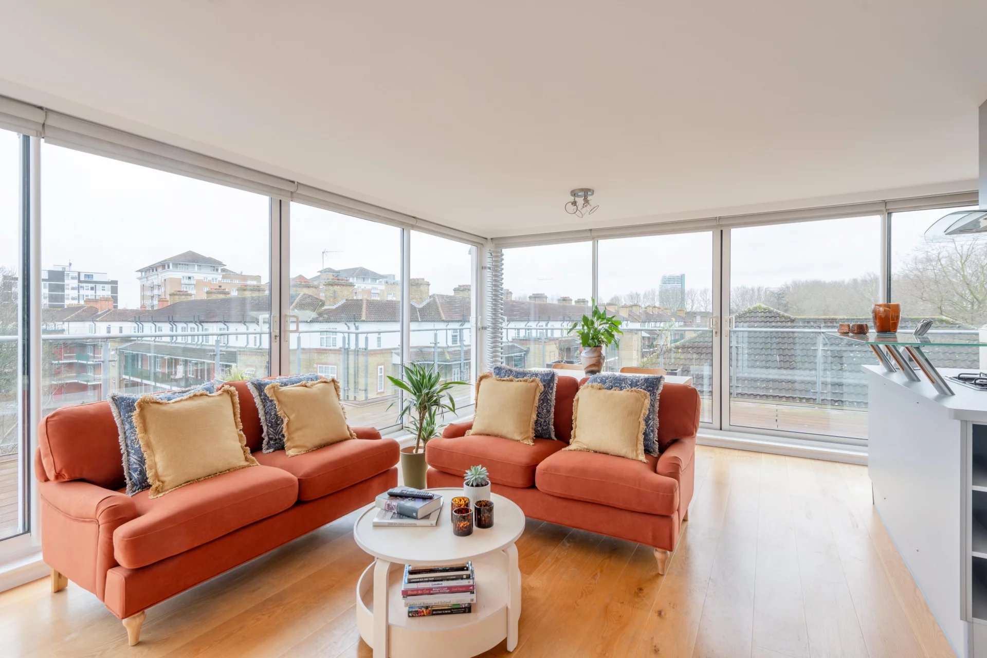 London | Penthouse | 2 Bedrooms | 2 Bathrooms | £3,200 per month | Ref: 86645016