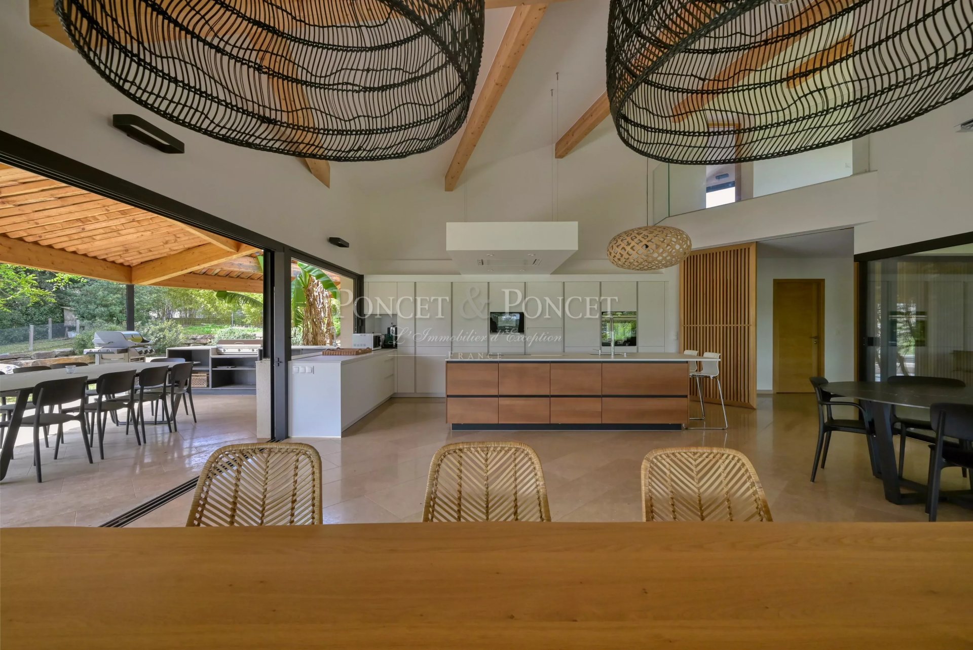 6 Bedroom Villa/Townhouse's Image 4