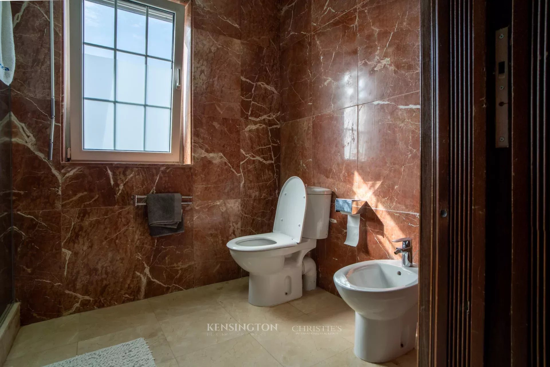 7 Bedroom Villa/Townhouse's Image 29