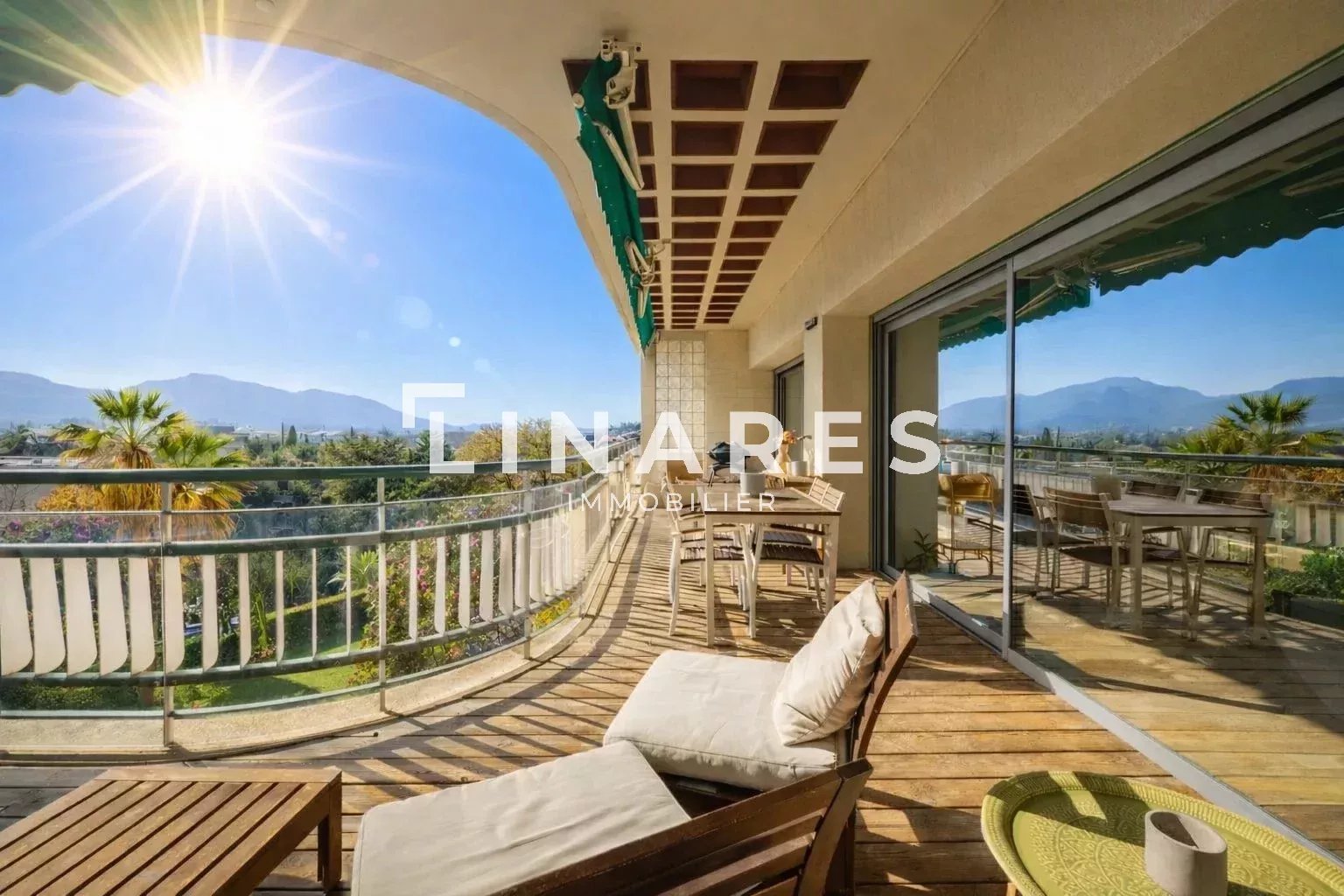 COUP DE COEUR DU 8EME - Appartement T6 de 206 m2 avec terrasse + loggia - 13008 CARRE D'OR