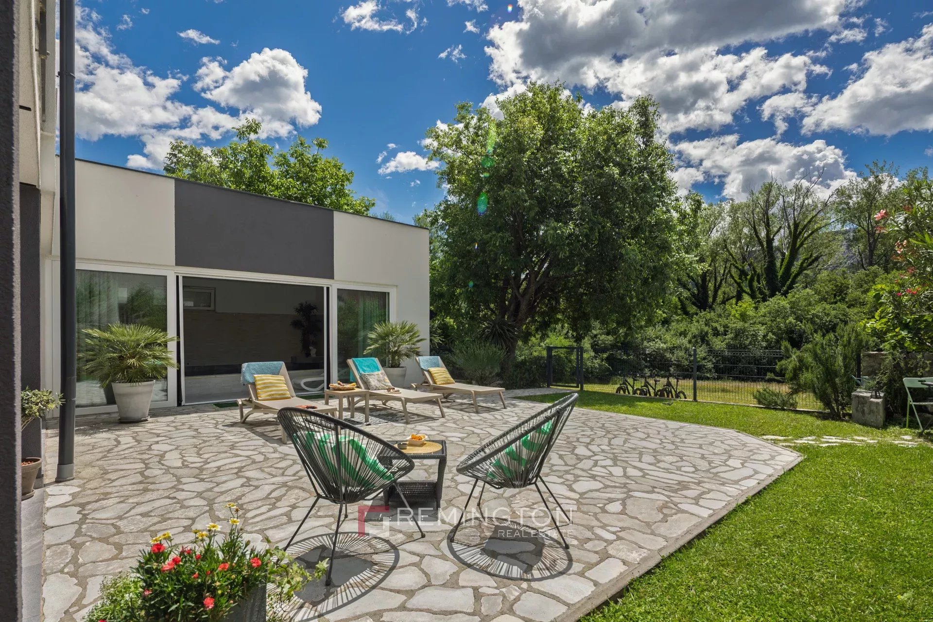 4 Bedroom Villa/Townhouse's Image 12