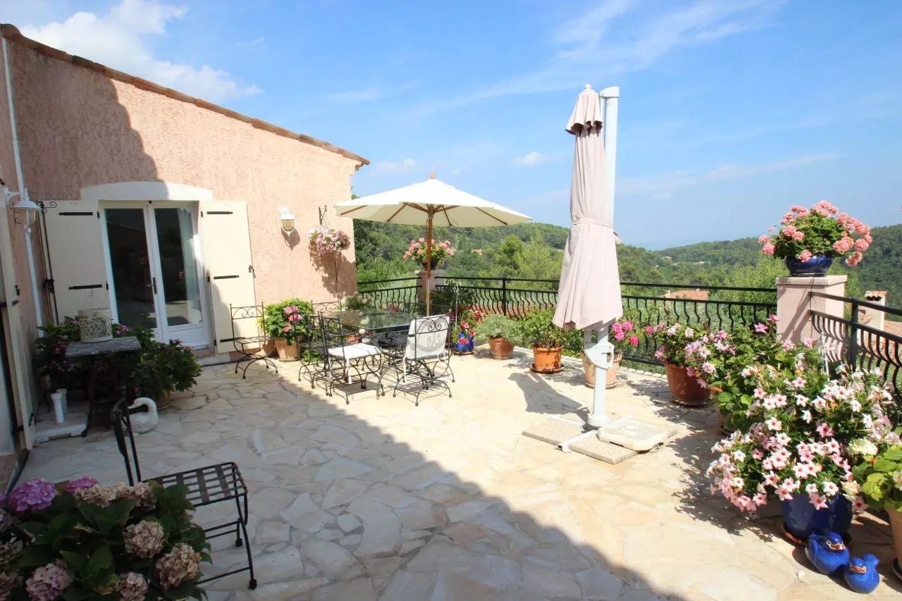 Villa with panoramic views - Seillans