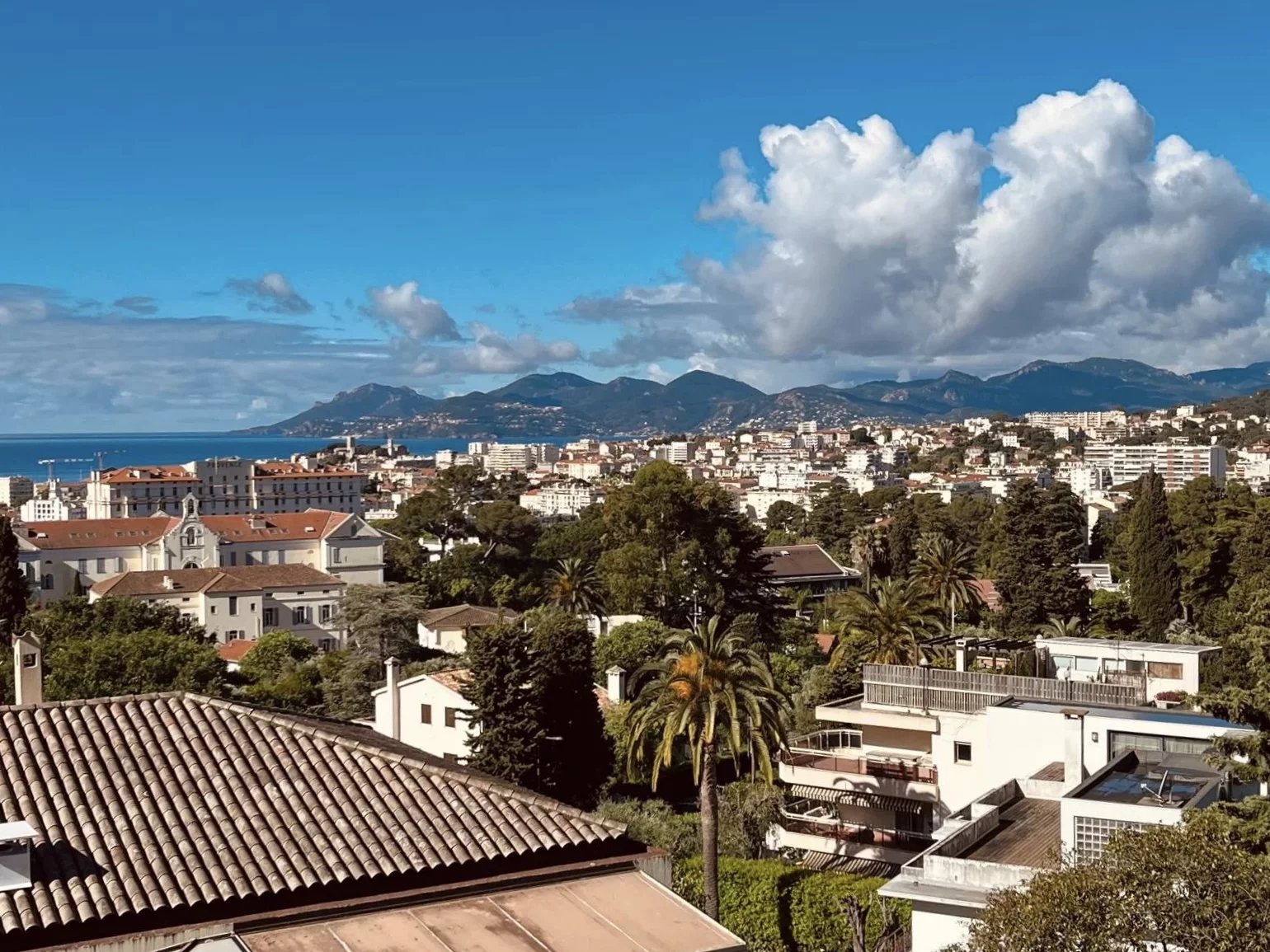 Magnificent 3-room Sea View Fully Renovated Oxford