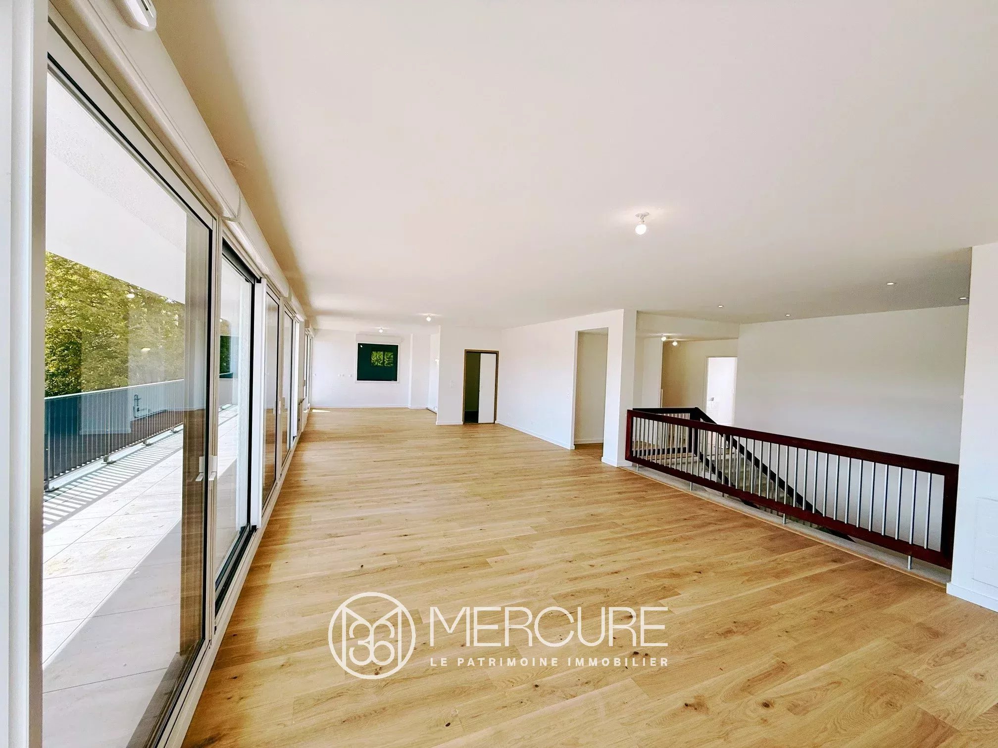 SAINT SEURIN –  GRAND APPARTEMENT AVEC TERRASSES ET PARKING - 900951bxA
