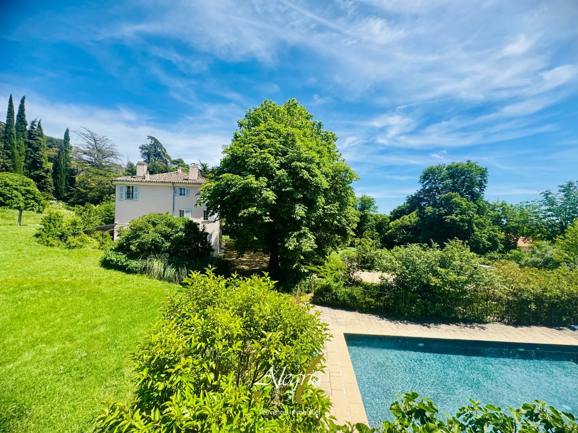 Living Provençal Elegance – A Historic Bastide with Endless Potential