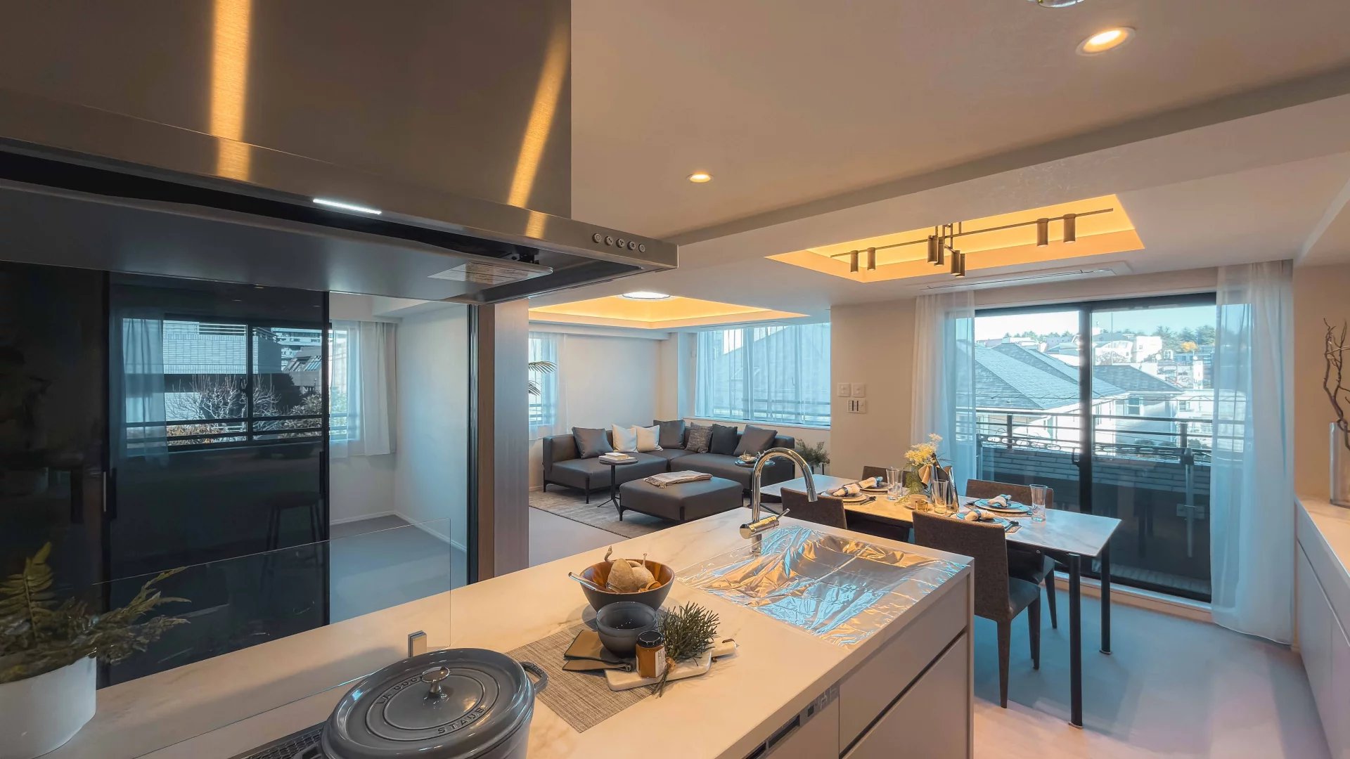 Tokyo Yoyogi: Renovated 92 m² apartment, 3 bedrooms