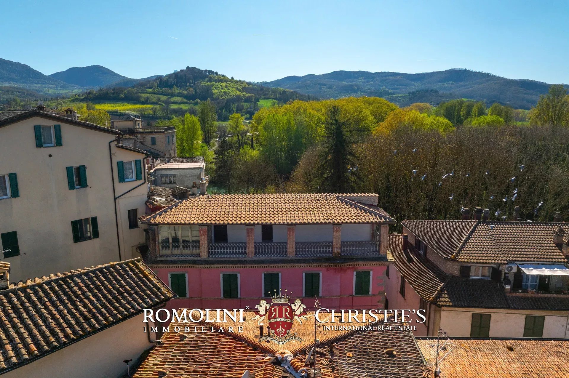  ELEGANT HISTORIC PROPERTY WITH TERRACES AND GARDEN FOR SALE IN UMBERTIDE
