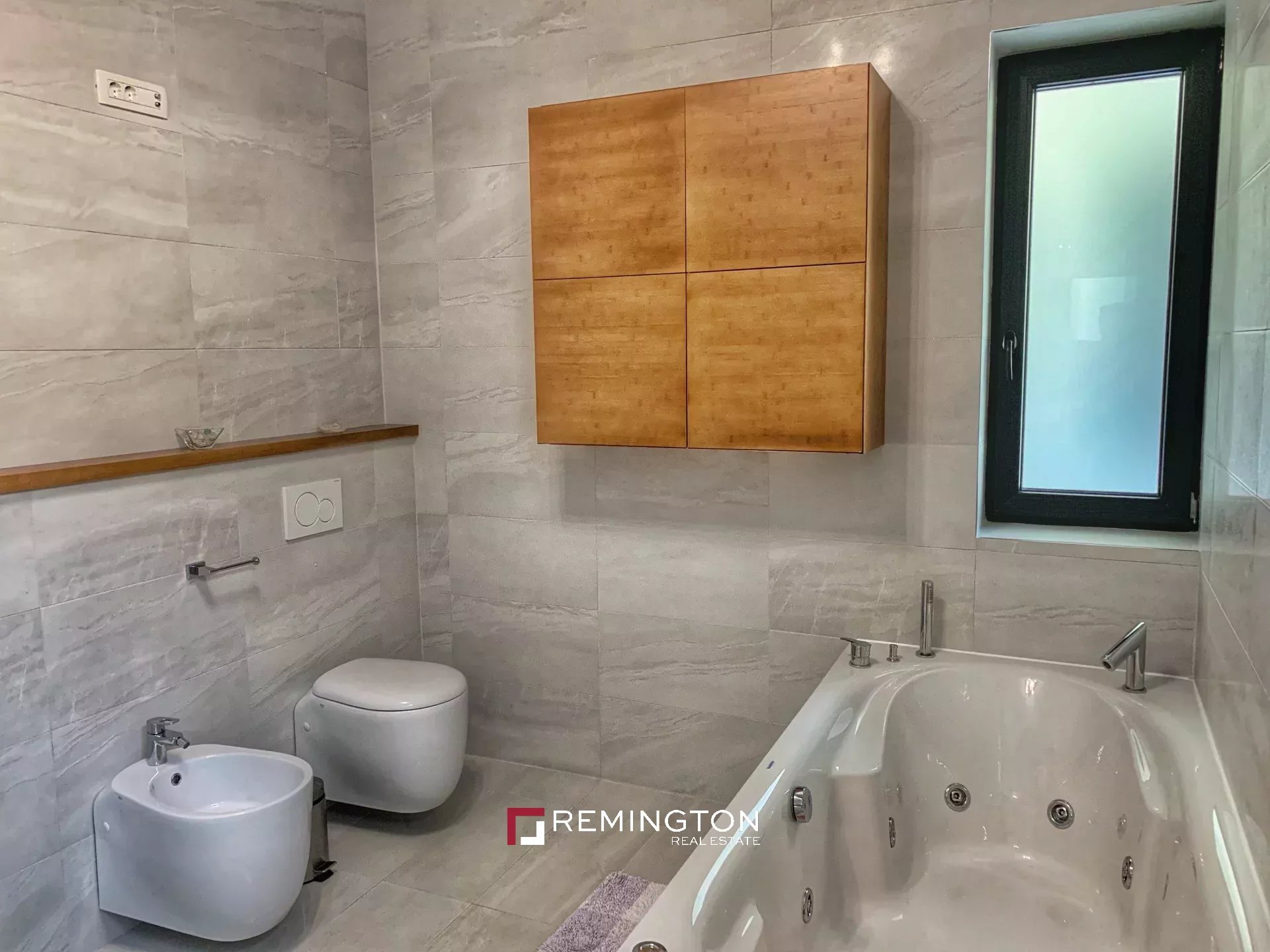 6 Bedroom Villa/Townhouse's Image 17