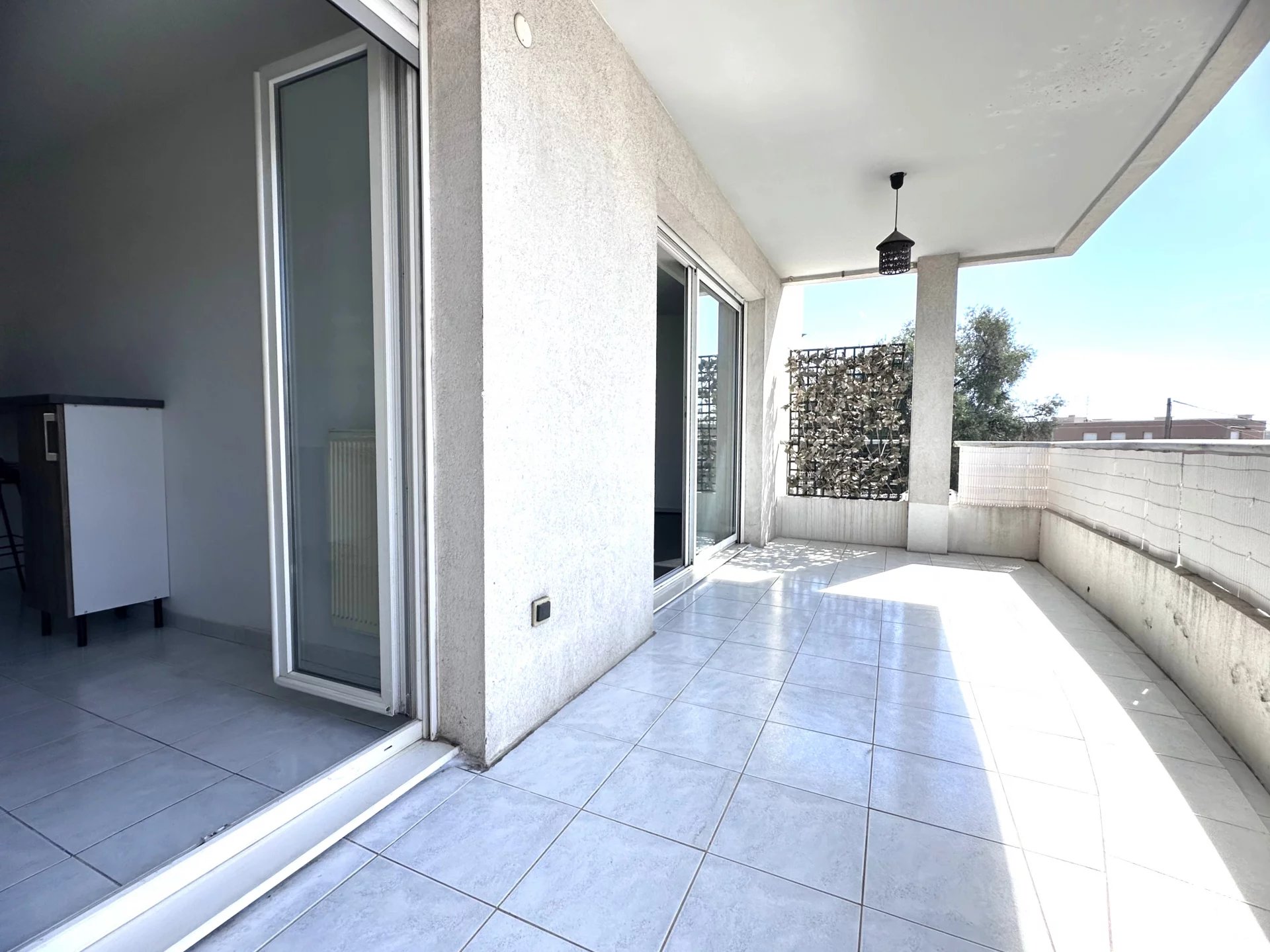 APPARTEMENT 3 PIECES - CAVE - GARAGE - BAS PLATEAUX FLEURIS / SAINT LAURENT DU VAR