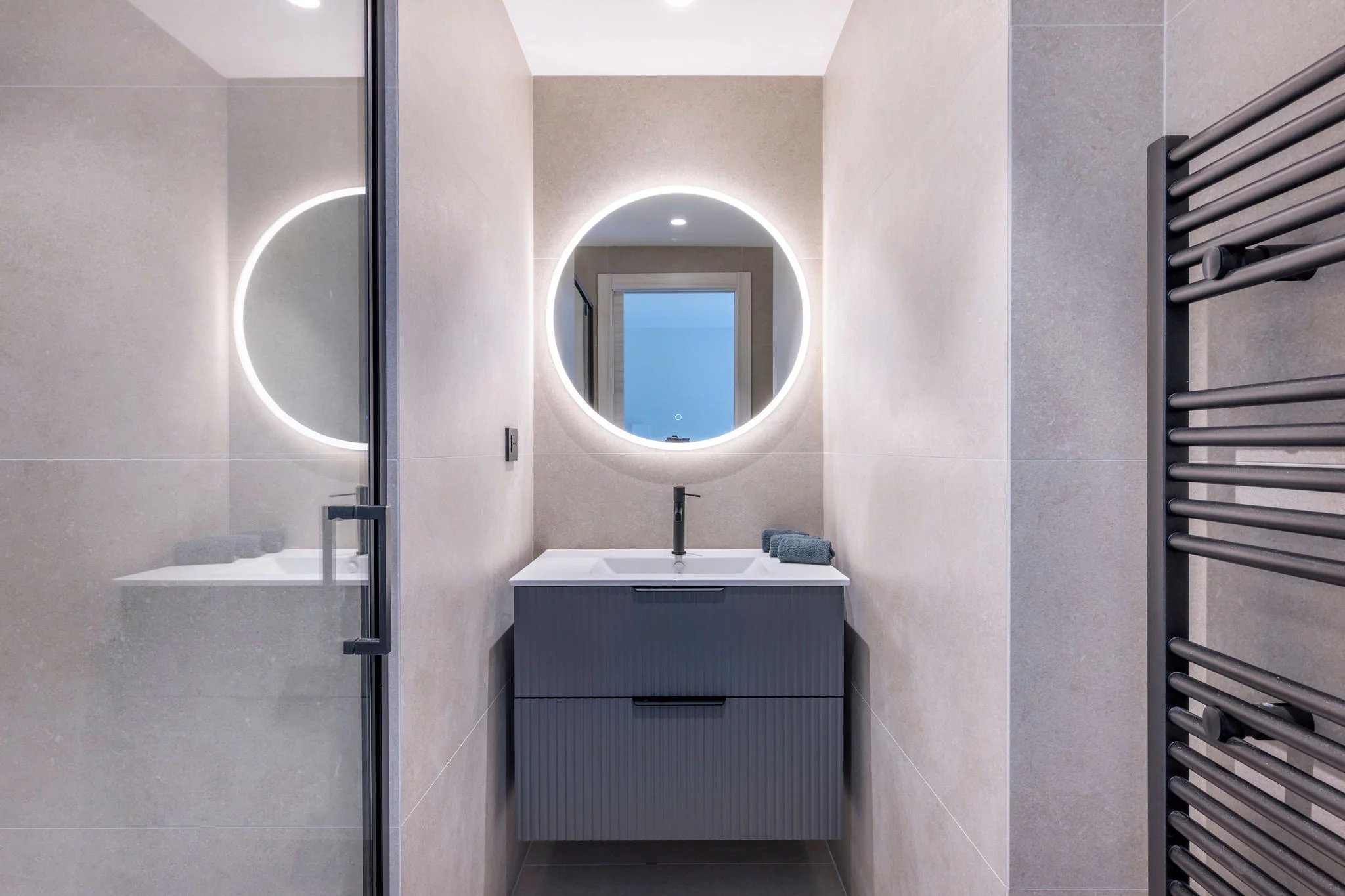  Image of Apartment - 2 Bedrooms for Sale in Alpes-Maritimes-Cannes-France, Image 12