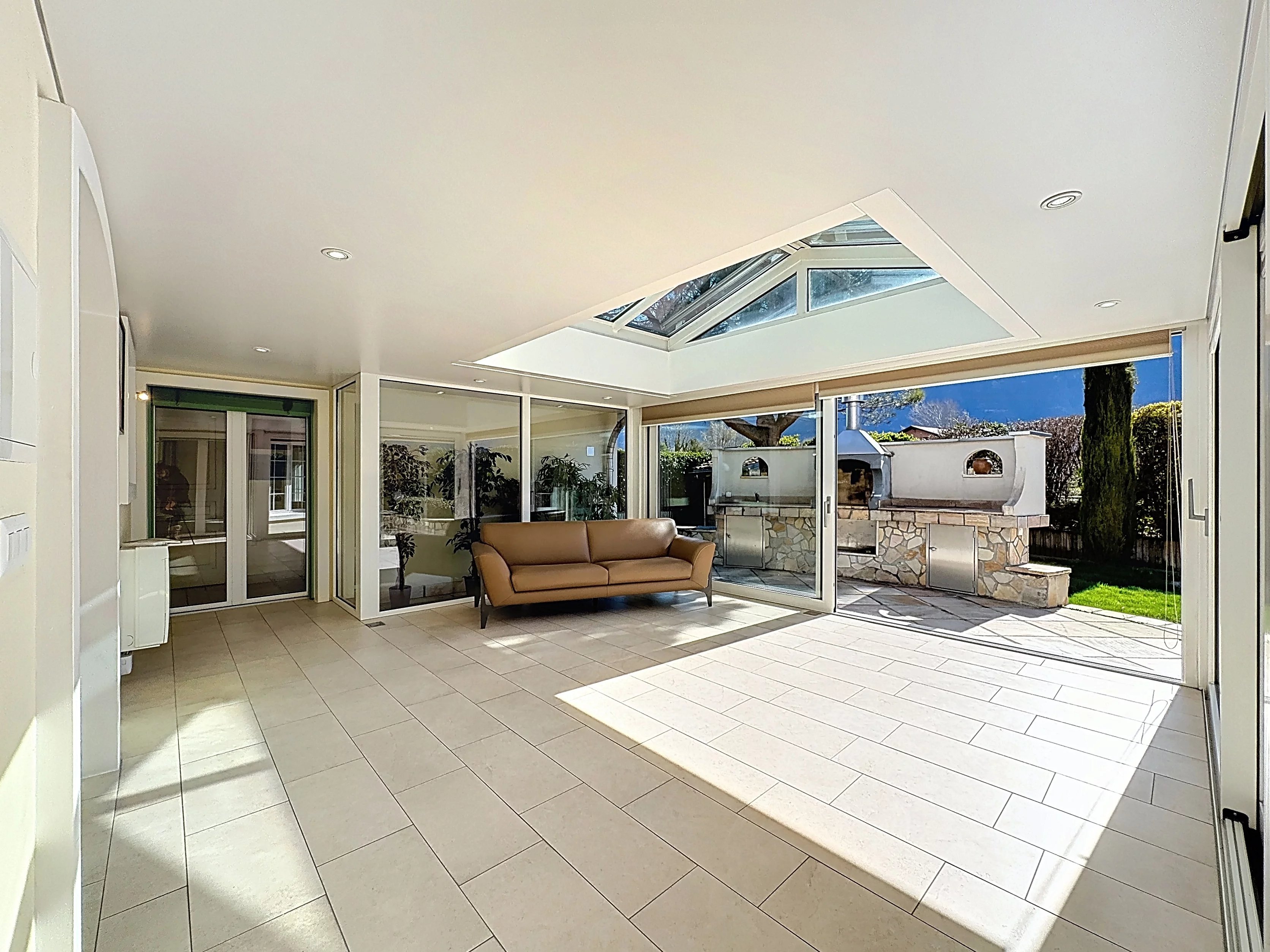 Spacieuse villa 5.5 pièces avec piscine et jardin